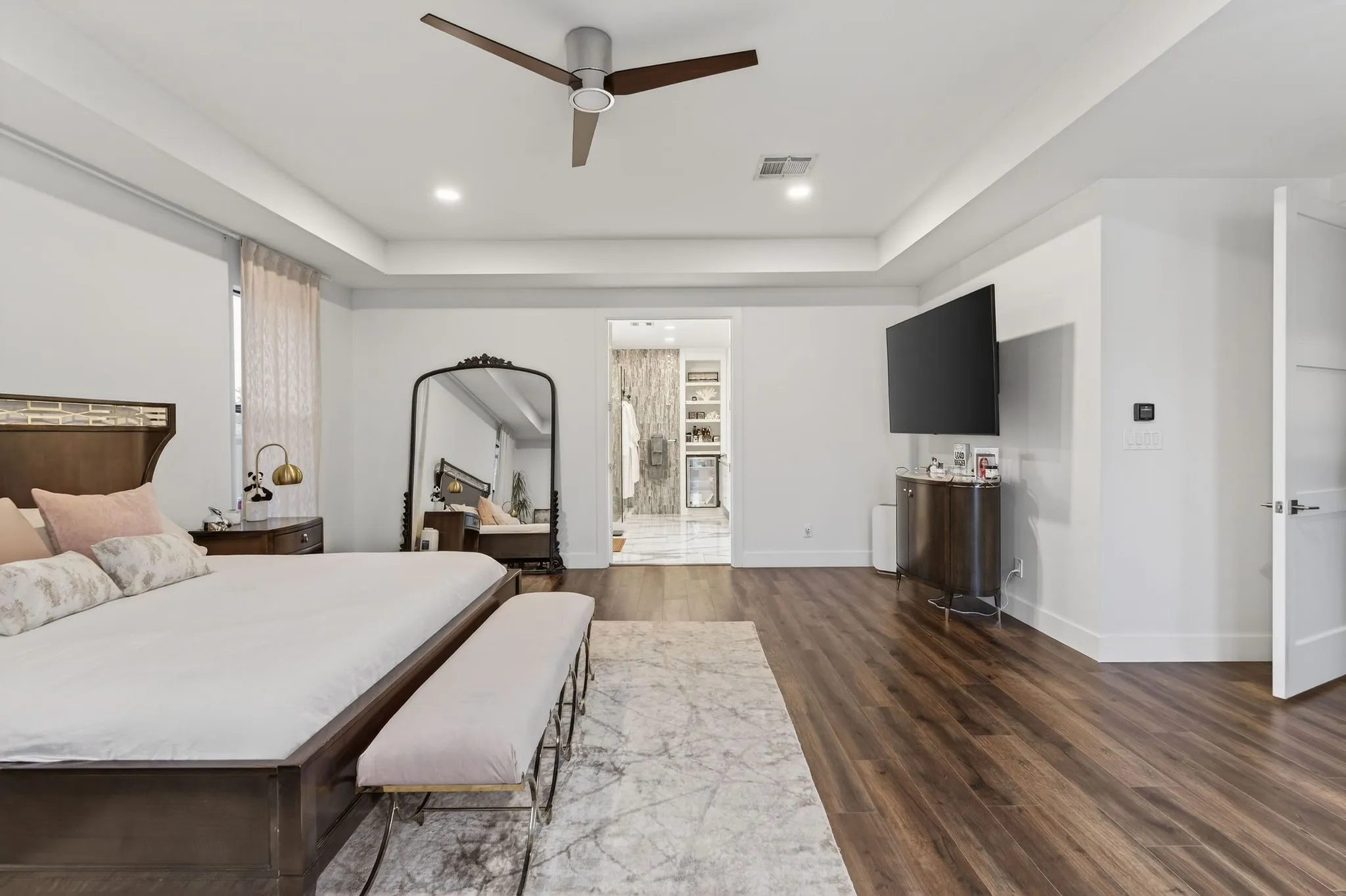 Single Family Residence For Sale in Dallas County , 7147 Lavendale Avenue, Dallas, Texas 75230, 4 Bedroom, 4 Bathroom, 2 Garage spaces, 3,700 Sqft, built in 1955, Preowned, Price $1,575,000, mls#21191548, Real Estate Agent in Dallas, Homes For Sale in Dallas county, Homes For Sale in Dallas, Realtor in Dallas Texas, Real Estate Brokerage Independent Realty Texas, Luminita Cordes Realtor