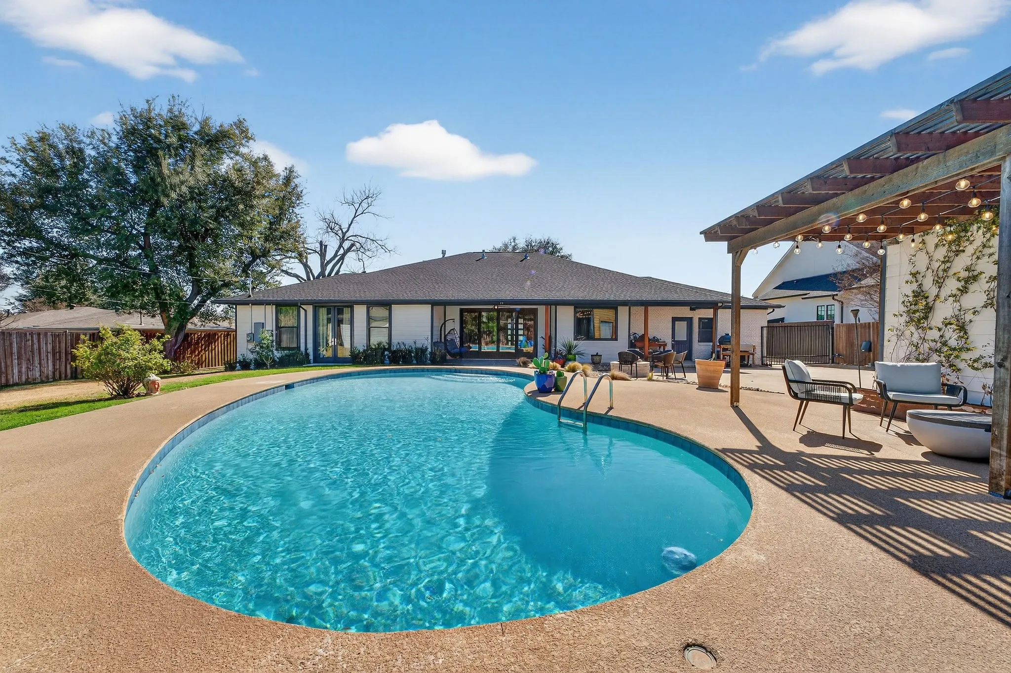 Single Family Residence For Sale in Dallas County , 7147 Lavendale Avenue, Dallas, Texas 75230, 4 Bedroom, 4 Bathroom, 2 Garage spaces, 3,700 Sqft, built in 1955, Preowned, Price $1,575,000, mls#21191548, Real Estate Agent in Dallas, Homes For Sale in Dallas county, Homes For Sale in Dallas, Realtor in Dallas Texas, Real Estate Brokerage Independent Realty Texas, Luminita Cordes Realtor