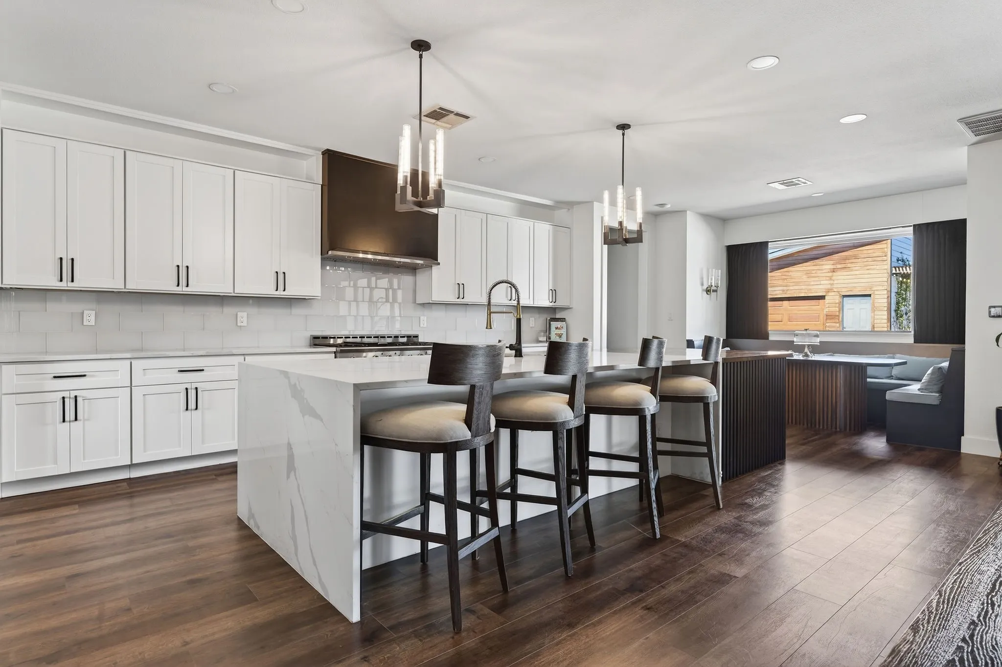 Single Family Residence For Sale in Dallas County , 7147 Lavendale Avenue, Dallas, Texas 75230, 4 Bedroom, 4 Bathroom, 2 Garage spaces, 3,700 Sqft, built in 1955, Preowned, Price $1,575,000, mls#21191548, Real Estate Agent in Dallas, Homes For Sale in Dallas county, Homes For Sale in Dallas, Realtor in Dallas Texas, Real Estate Brokerage Independent Realty Texas, Luminita Cordes Realtor