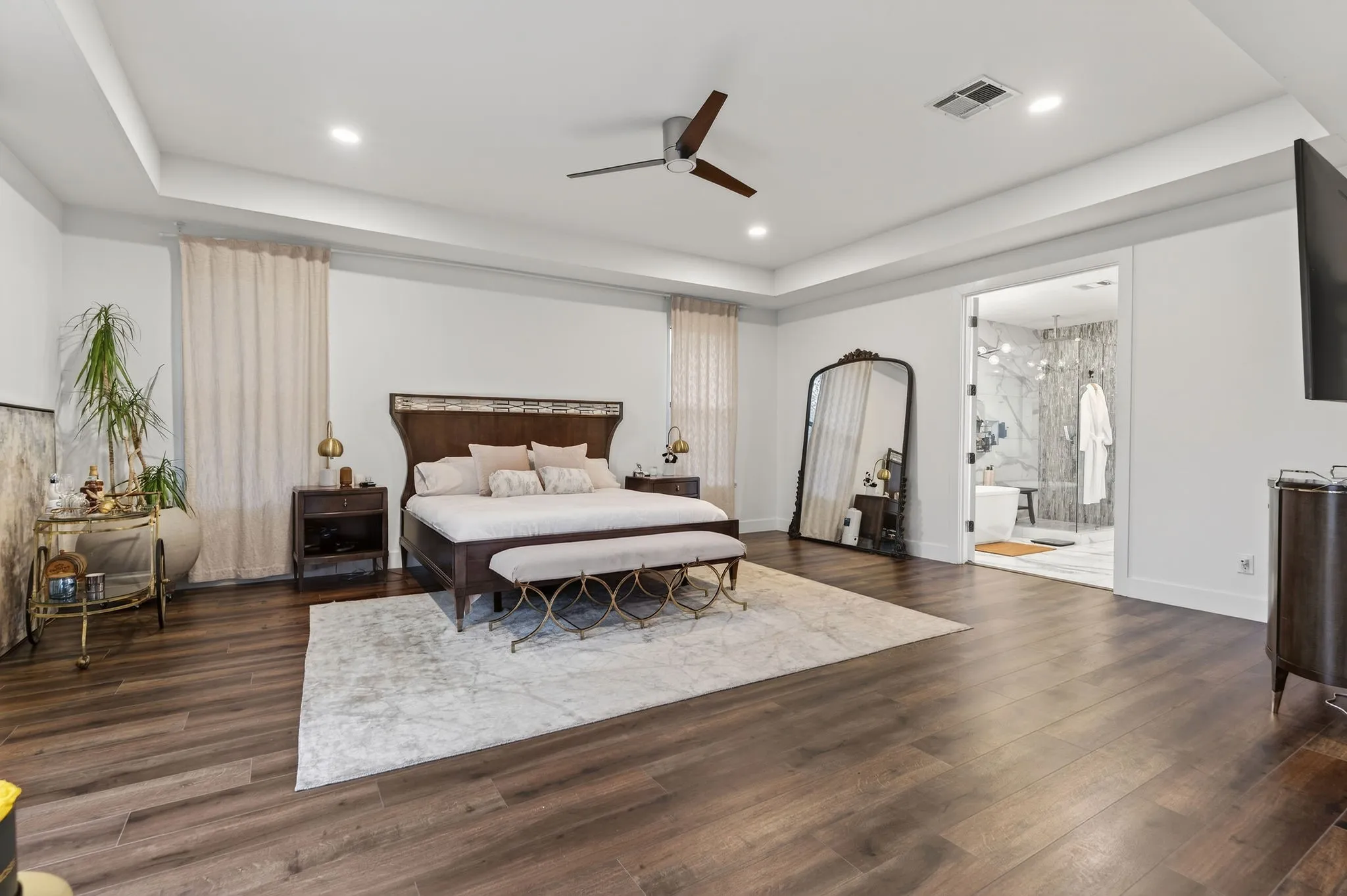 Single Family Residence For Sale in Dallas County , 7147 Lavendale Avenue, Dallas, Texas 75230, 4 Bedroom, 4 Bathroom, 2 Garage spaces, 3,700 Sqft, built in 1955, Preowned, Price $1,575,000, mls#21191548, Real Estate Agent in Dallas, Homes For Sale in Dallas county, Homes For Sale in Dallas, Realtor in Dallas Texas, Real Estate Brokerage Independent Realty Texas, Luminita Cordes Realtor