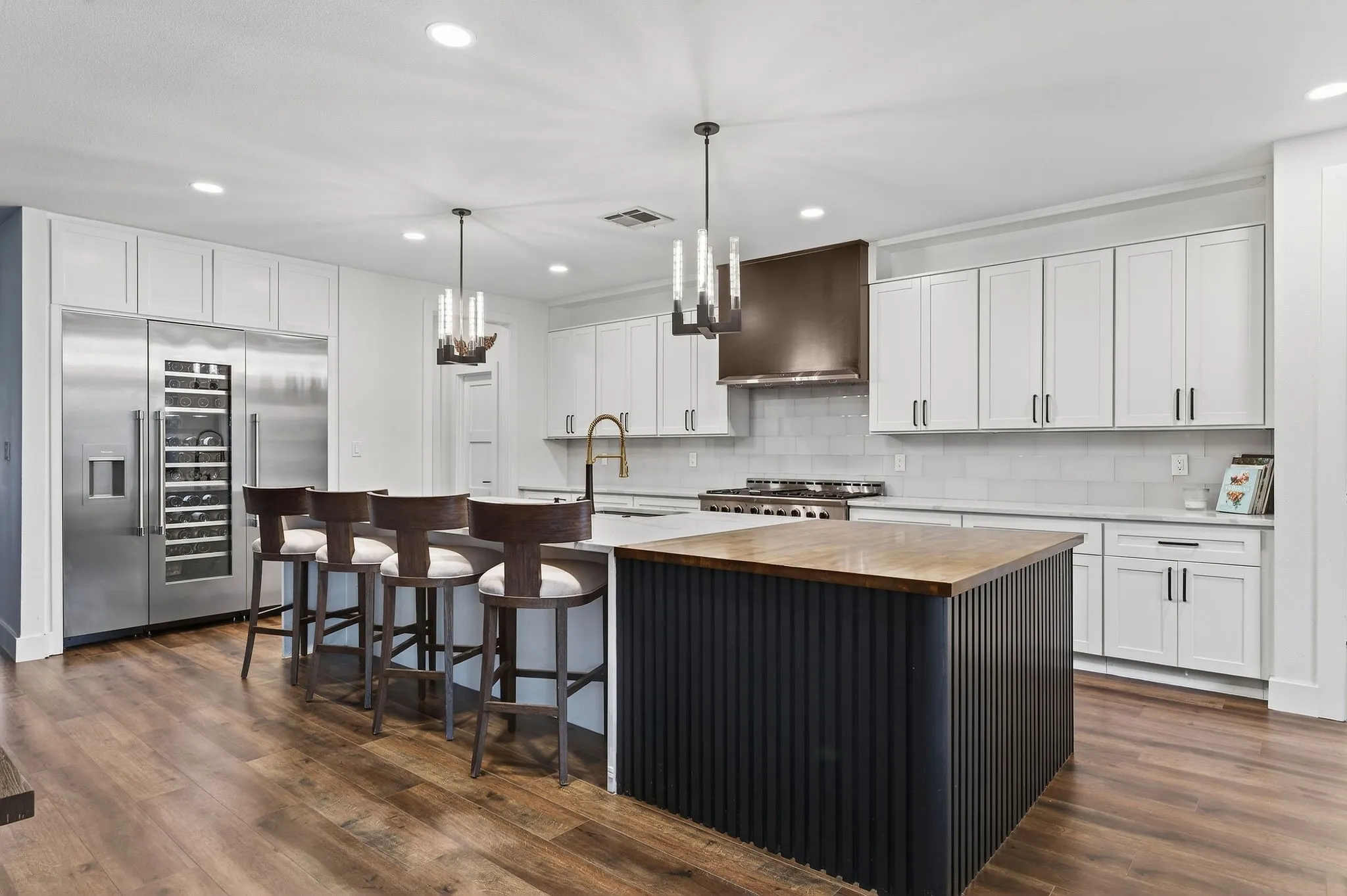 Single Family Residence For Sale in Dallas County , 7147 Lavendale Avenue, Dallas, Texas 75230, 4 Bedroom, 4 Bathroom, 2 Garage spaces, 3,700 Sqft, built in 1955, Preowned, Price $1,575,000, mls#21191548, Real Estate Agent in Dallas, Homes For Sale in Dallas county, Homes For Sale in Dallas, Realtor in Dallas Texas, Real Estate Brokerage Independent Realty Texas, Luminita Cordes Realtor