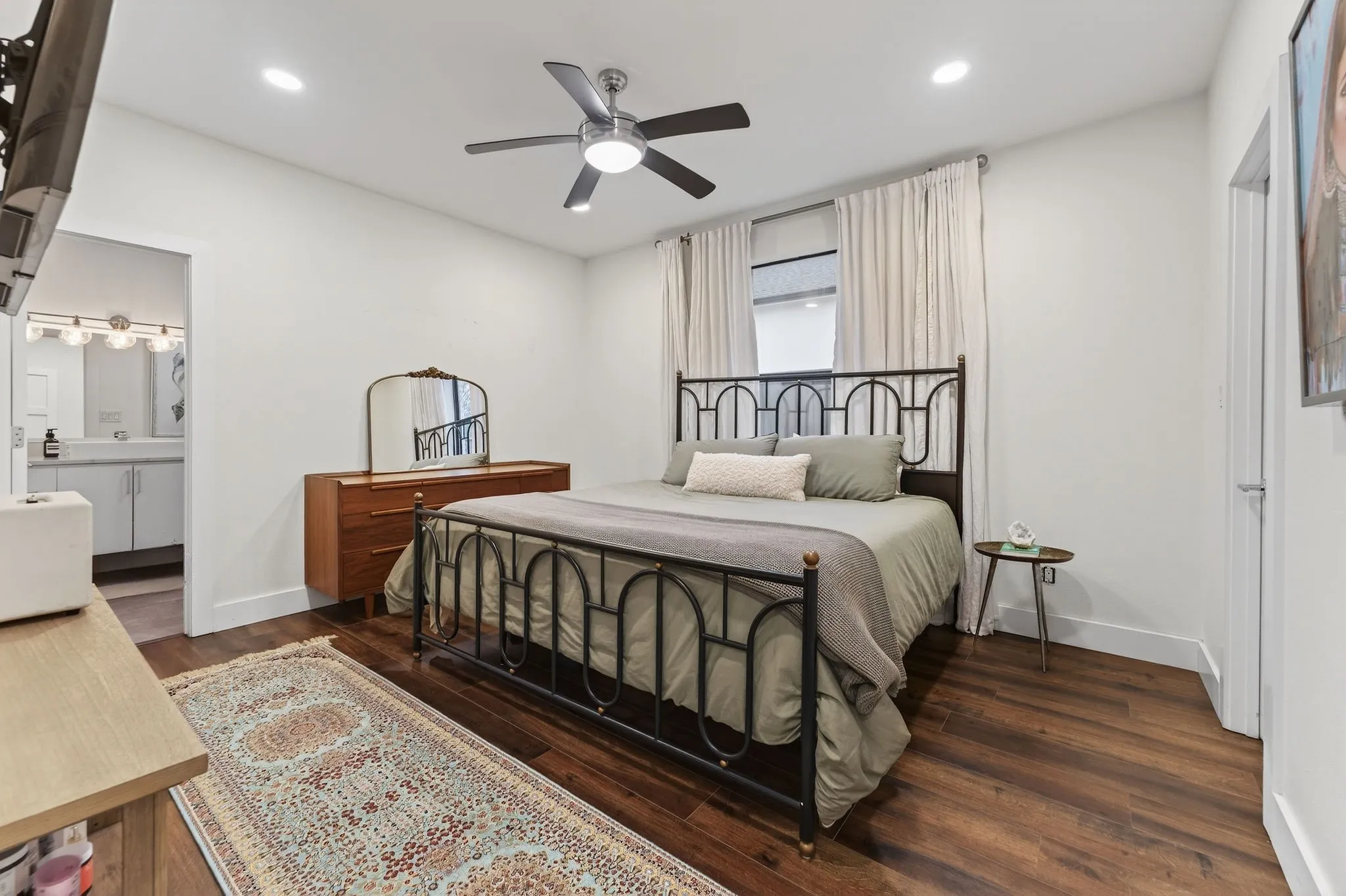 Single Family Residence For Sale in Dallas County , 7147 Lavendale Avenue, Dallas, Texas 75230, 4 Bedroom, 4 Bathroom, 2 Garage spaces, 3,700 Sqft, built in 1955, Preowned, Price $1,575,000, mls#21191548, Real Estate Agent in Dallas, Homes For Sale in Dallas county, Homes For Sale in Dallas, Realtor in Dallas Texas, Real Estate Brokerage Independent Realty Texas, Luminita Cordes Realtor