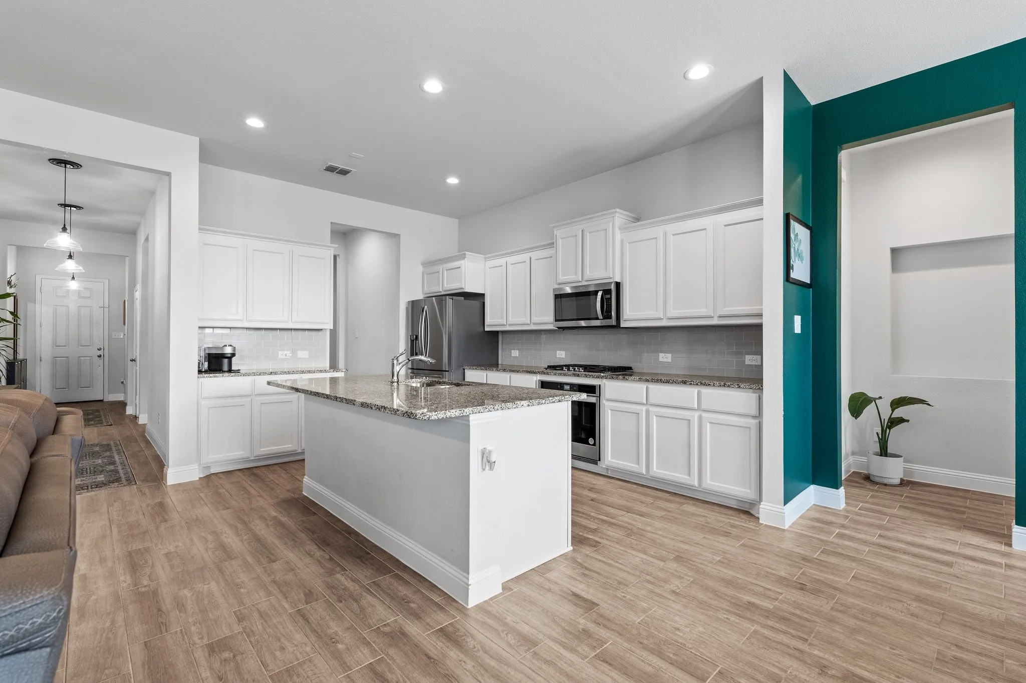 Single Family Residence For Sale in Kaufman County , 372 Chapel Hill Drive, Forney, Texas 75126, 4 Bedrooms, 3 Bathrooms, 2 Garage spaces, 2,660 Sqft, built in 2022, Preowned, Price $460,000, mls#21202789, Real Estate Agent in Forney, Homes For Sale in Kaufman county, Homes For Sale in Forney, Realtor in Forney Texas, Real Estate Brokerage Independent Realty Texas, Luminita Cordes Realtor