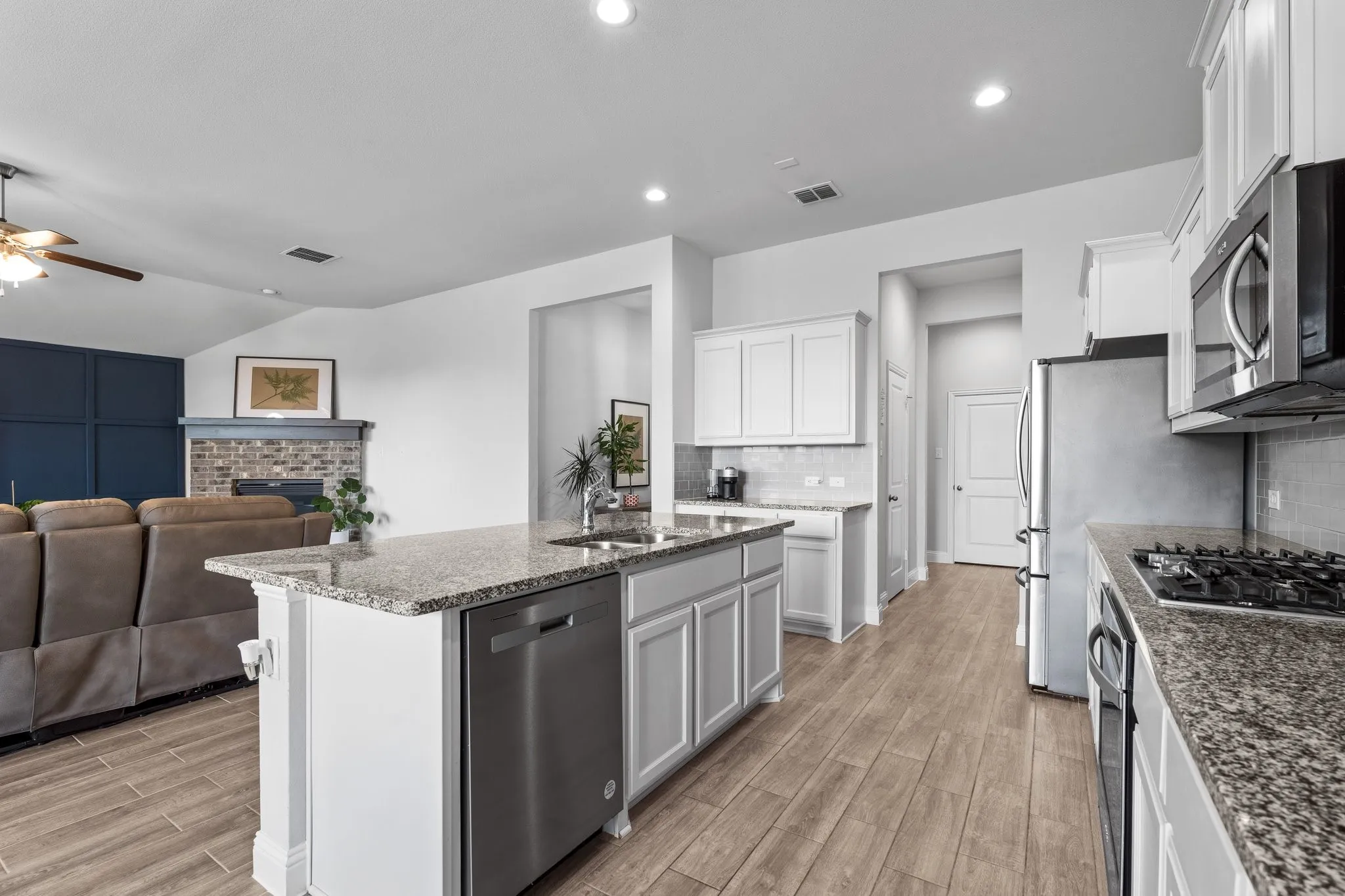 Single Family Residence For Sale in Kaufman County , 372 Chapel Hill Drive, Forney, Texas 75126, 4 Bedrooms, 3 Bathrooms, 2 Garage spaces, 2,660 Sqft, built in 2022, Preowned, Price $460,000, mls#21202789, Real Estate Agent in Forney, Homes For Sale in Kaufman county, Homes For Sale in Forney, Realtor in Forney Texas, Real Estate Brokerage Independent Realty Texas, Luminita Cordes Realtor