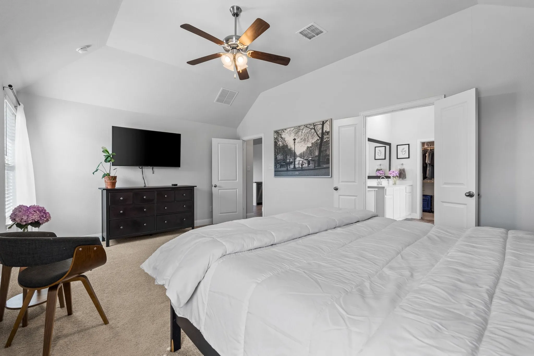 Single Family Residence For Sale in Kaufman County , 372 Chapel Hill Drive, Forney, Texas 75126, 4 Bedrooms, 3 Bathrooms, 2 Garage spaces, 2,660 Sqft, built in 2022, Preowned, Price $460,000, mls#21202789, Real Estate Agent in Forney, Homes For Sale in Kaufman county, Homes For Sale in Forney, Realtor in Forney Texas, Real Estate Brokerage Independent Realty Texas, Luminita Cordes Realtor