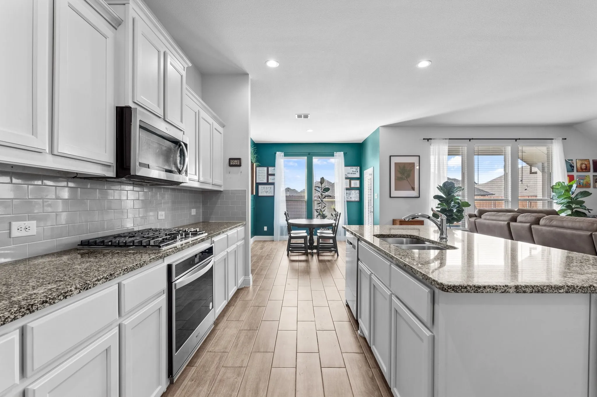 Single Family Residence For Sale in Kaufman County , 372 Chapel Hill Drive, Forney, Texas 75126, 4 Bedrooms, 3 Bathrooms, 2 Garage spaces, 2,660 Sqft, built in 2022, Preowned, Price $460,000, mls#21202789, Real Estate Agent in Forney, Homes For Sale in Kaufman county, Homes For Sale in Forney, Realtor in Forney Texas, Real Estate Brokerage Independent Realty Texas, Luminita Cordes Realtor