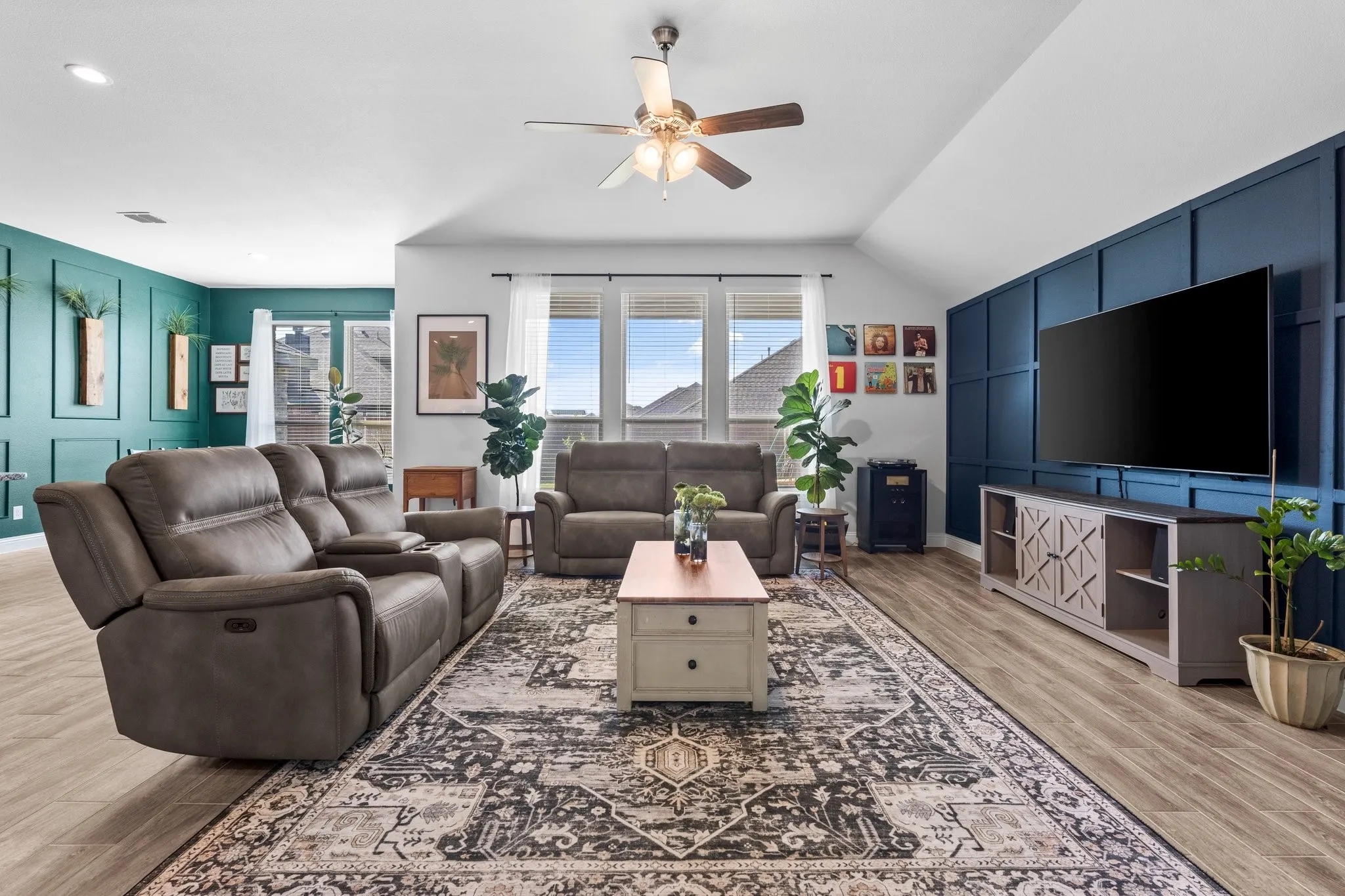 Single Family Residence For Sale in Kaufman County , 372 Chapel Hill Drive, Forney, Texas 75126, 4 Bedrooms, 3 Bathrooms, 2 Garage spaces, 2,660 Sqft, built in 2022, Preowned, Price $460,000, mls#21202789, Real Estate Agent in Forney, Homes For Sale in Kaufman county, Homes For Sale in Forney, Realtor in Forney Texas, Real Estate Brokerage Independent Realty Texas, Luminita Cordes Realtor