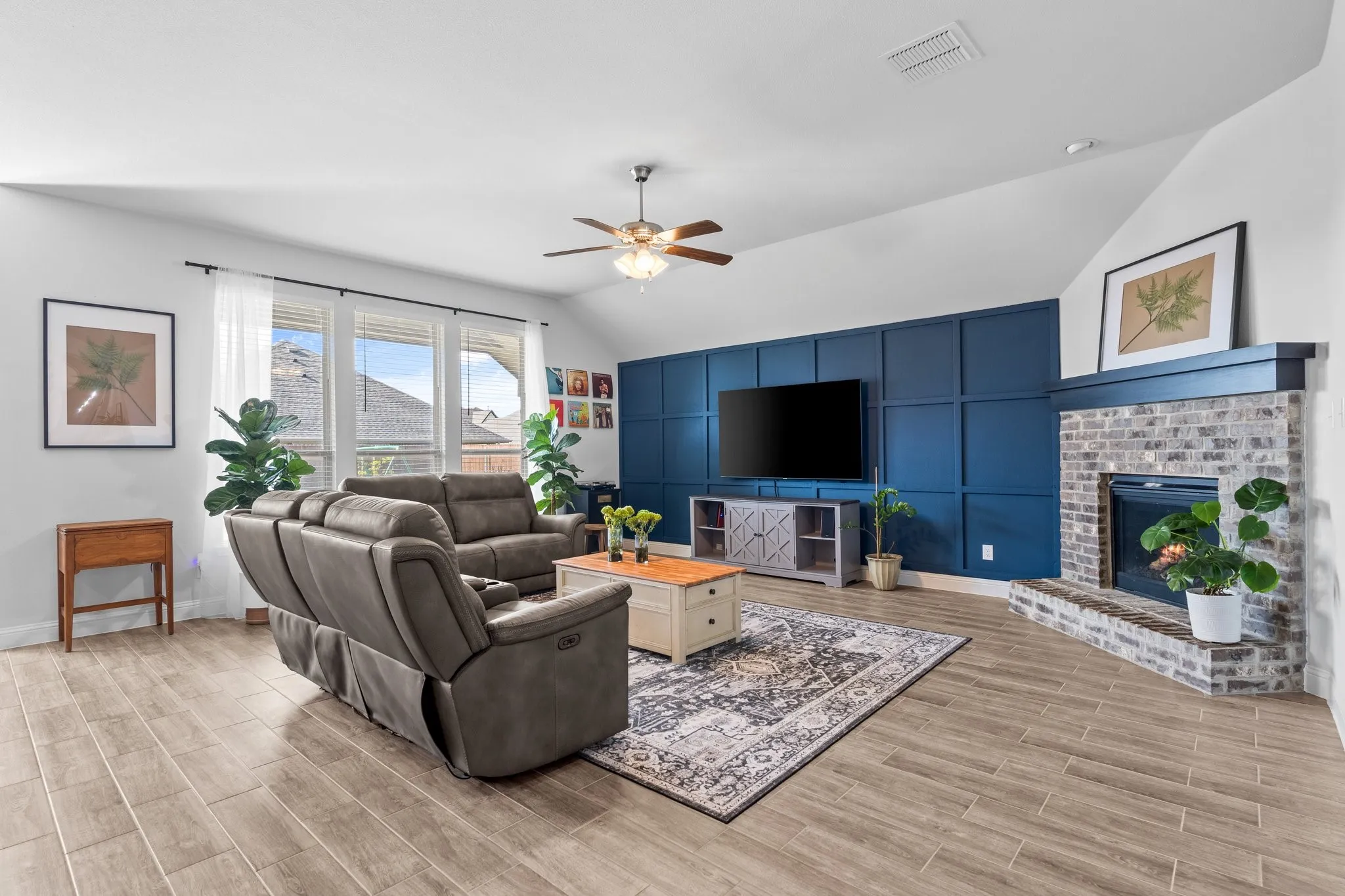 Single Family Residence For Sale in Kaufman County , 372 Chapel Hill Drive, Forney, Texas 75126, 4 Bedrooms, 3 Bathrooms, 2 Garage spaces, 2,660 Sqft, built in 2022, Preowned, Price $460,000, mls#21202789, Real Estate Agent in Forney, Homes For Sale in Kaufman county, Homes For Sale in Forney, Realtor in Forney Texas, Real Estate Brokerage Independent Realty Texas, Luminita Cordes Realtor