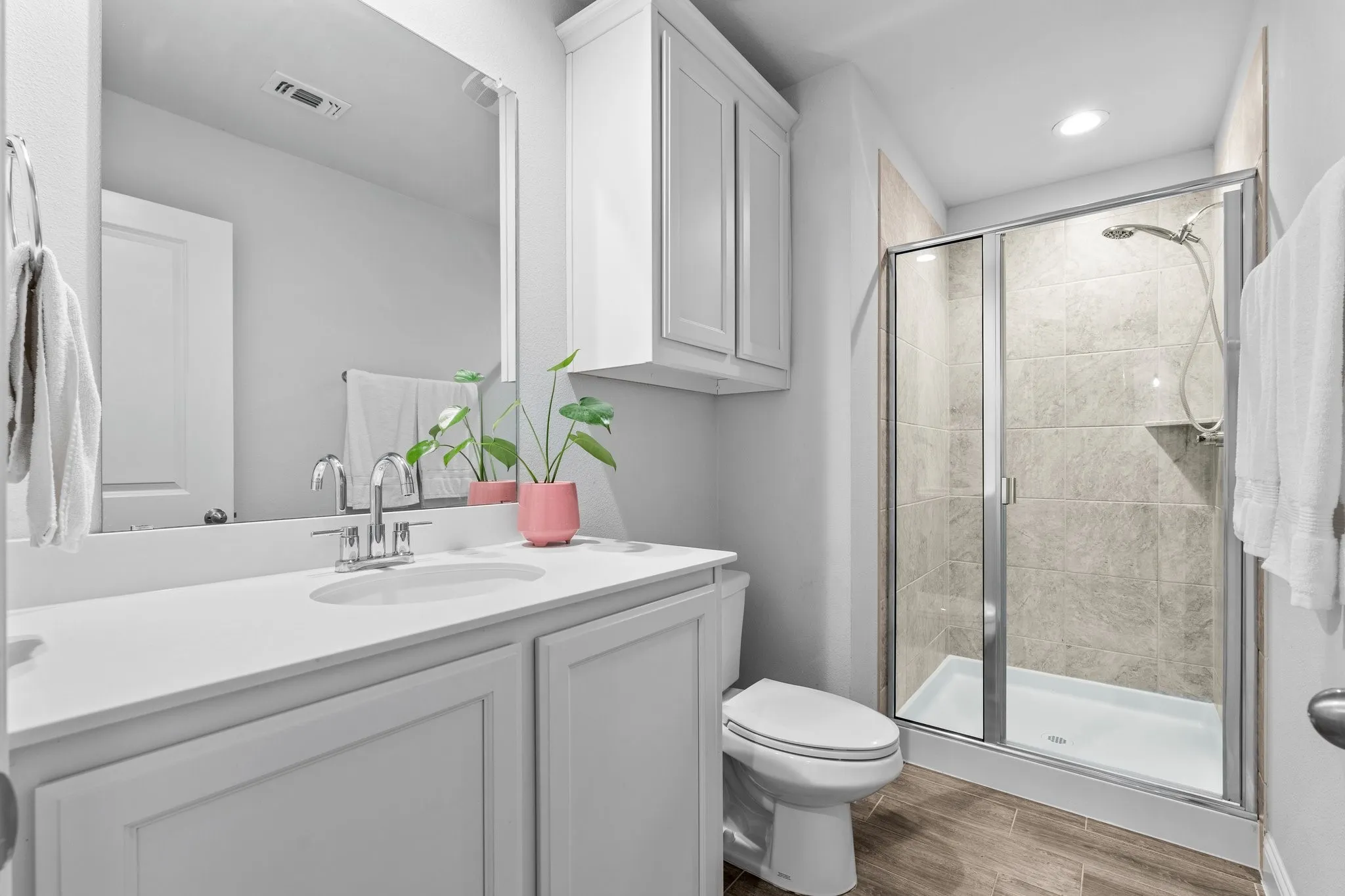 Single Family Residence For Sale in Kaufman County , 372 Chapel Hill Drive, Forney, Texas 75126, 4 Bedrooms, 3 Bathrooms, 2 Garage spaces, 2,660 Sqft, built in 2022, Preowned, Price $460,000, mls#21202789, Real Estate Agent in Forney, Homes For Sale in Kaufman county, Homes For Sale in Forney, Realtor in Forney Texas, Real Estate Brokerage Independent Realty Texas, Luminita Cordes Realtor