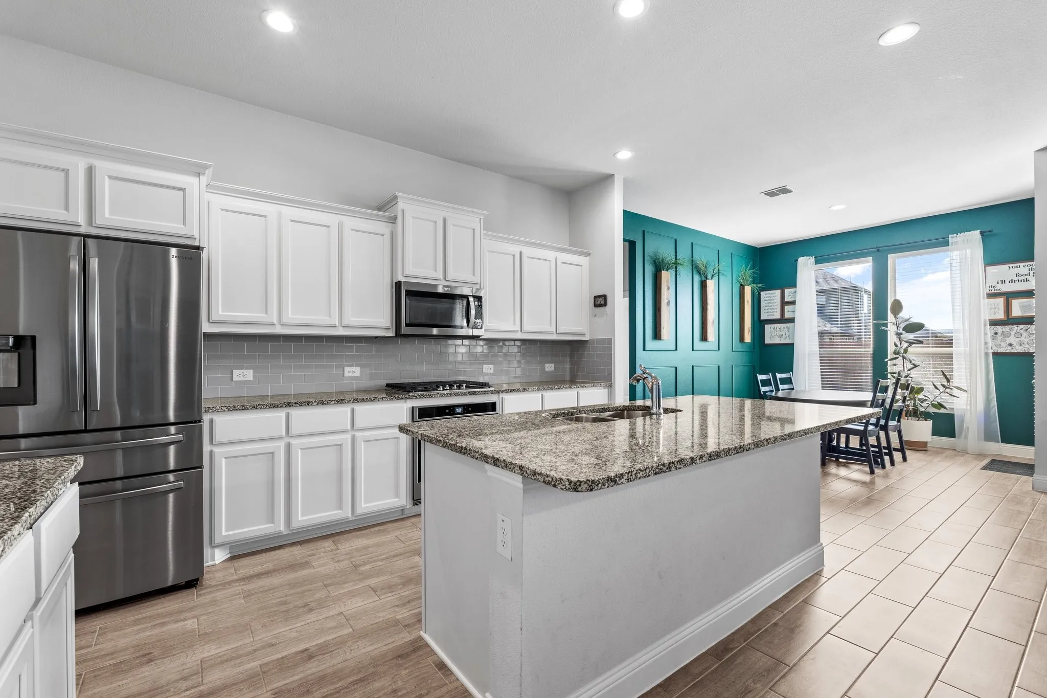 Single Family Residence For Sale in Kaufman County , 372 Chapel Hill Drive, Forney, Texas 75126, 4 Bedrooms, 3 Bathrooms, 2 Garage spaces, 2,660 Sqft, built in 2022, Preowned, Price $460,000, mls#21202789, Real Estate Agent in Forney, Homes For Sale in Kaufman county, Homes For Sale in Forney, Realtor in Forney Texas, Real Estate Brokerage Independent Realty Texas, Luminita Cordes Realtor