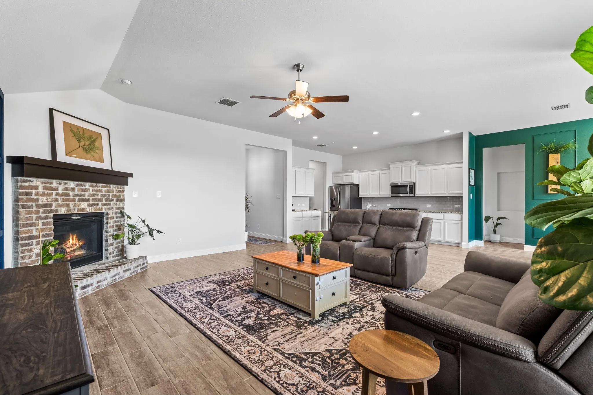 Single Family Residence For Sale in Kaufman County , 372 Chapel Hill Drive, Forney, Texas 75126, 4 Bedrooms, 3 Bathrooms, 2 Garage spaces, 2,660 Sqft, built in 2022, Preowned, Price $460,000, mls#21202789, Real Estate Agent in Forney, Homes For Sale in Kaufman county, Homes For Sale in Forney, Realtor in Forney Texas, Real Estate Brokerage Independent Realty Texas, Luminita Cordes Realtor