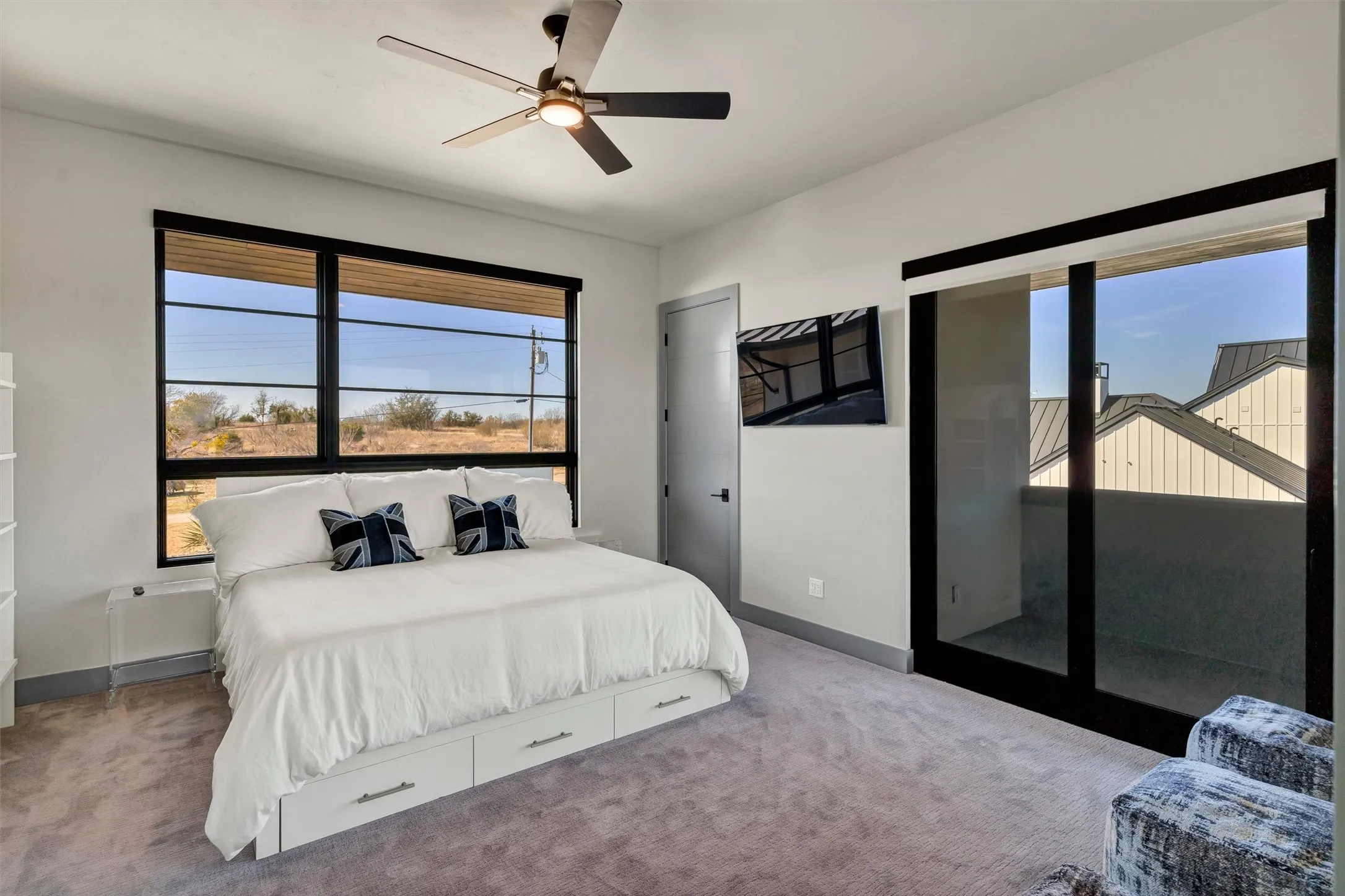 Single Family Residence For Sale in Palo Pinto County , 1009 Cardinal Cove, Graford, Texas 76449, 4 Bedroom, 5 Bathroom, 3 Garage spaces, 4,025 Sqft, built in 2022, Preowned, mls#21203086, Real Estate Agent in Graford, Homes For Sale in Palo Pinto county, Homes For Sale in Graford, Realtor in Graford Texas, Real Estate Brokerage Independent Realty Texas, Luminita Cordes Realtor
