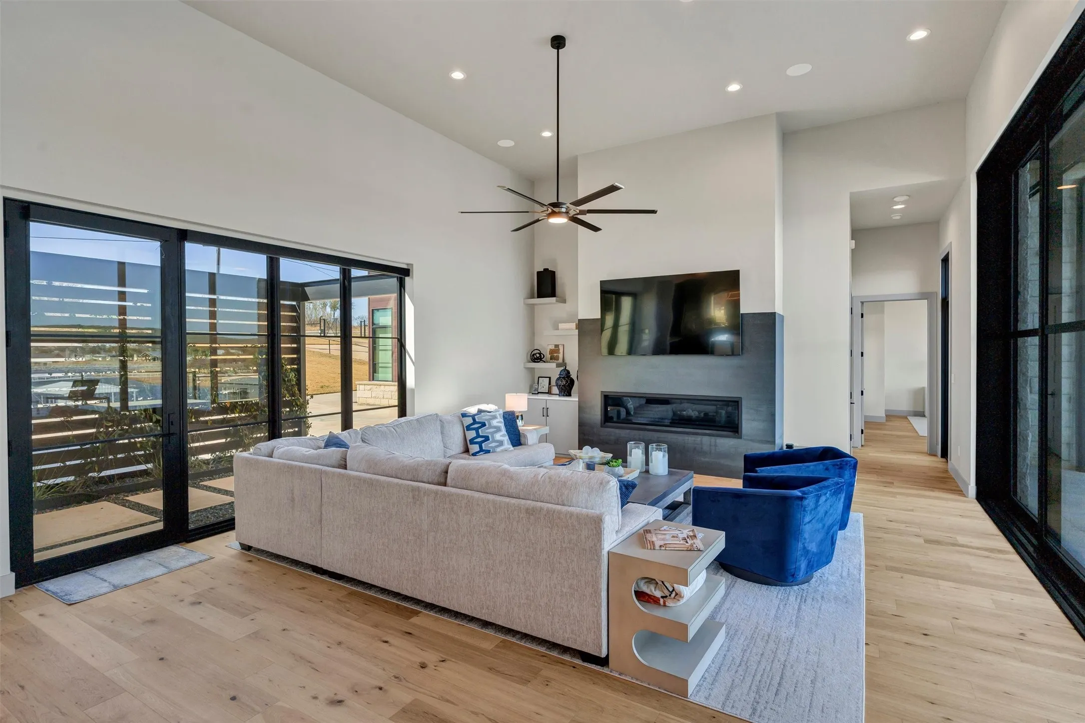 Single Family Residence For Sale in Palo Pinto County , 1009 Cardinal Cove, Graford, Texas 76449, 4 Bedroom, 5 Bathroom, 3 Garage spaces, 4,025 Sqft, built in 2022, Preowned, mls#21203086, Real Estate Agent in Graford, Homes For Sale in Palo Pinto county, Homes For Sale in Graford, Realtor in Graford Texas, Real Estate Brokerage Independent Realty Texas, Luminita Cordes Realtor