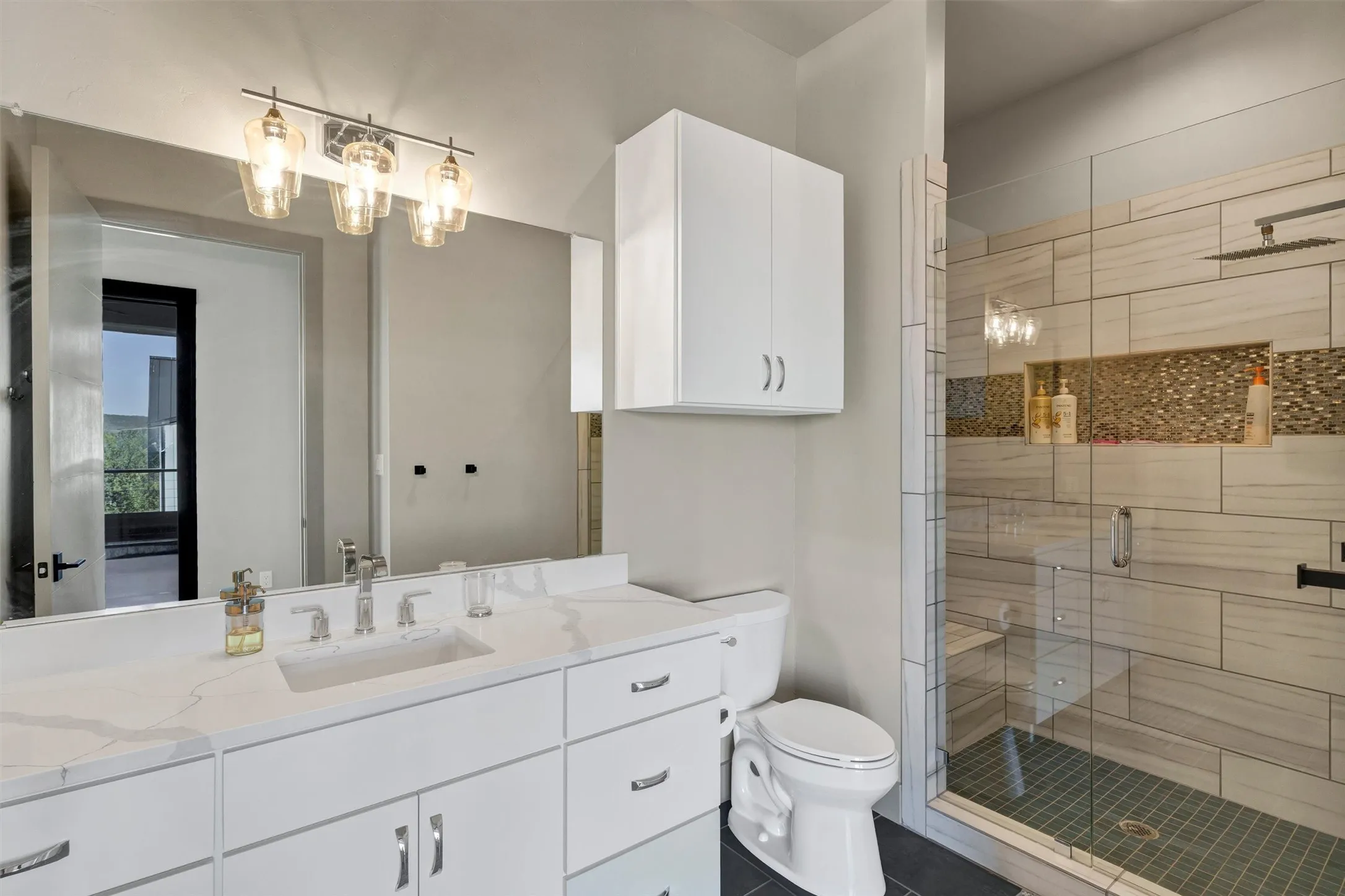 Single Family Residence For Sale in Palo Pinto County , 1009 Cardinal Cove, Graford, Texas 76449, 4 Bedroom, 5 Bathroom, 3 Garage spaces, 4,025 Sqft, built in 2022, Preowned, mls#21203086, Real Estate Agent in Graford, Homes For Sale in Palo Pinto county, Homes For Sale in Graford, Realtor in Graford Texas, Real Estate Brokerage Independent Realty Texas, Luminita Cordes Realtor