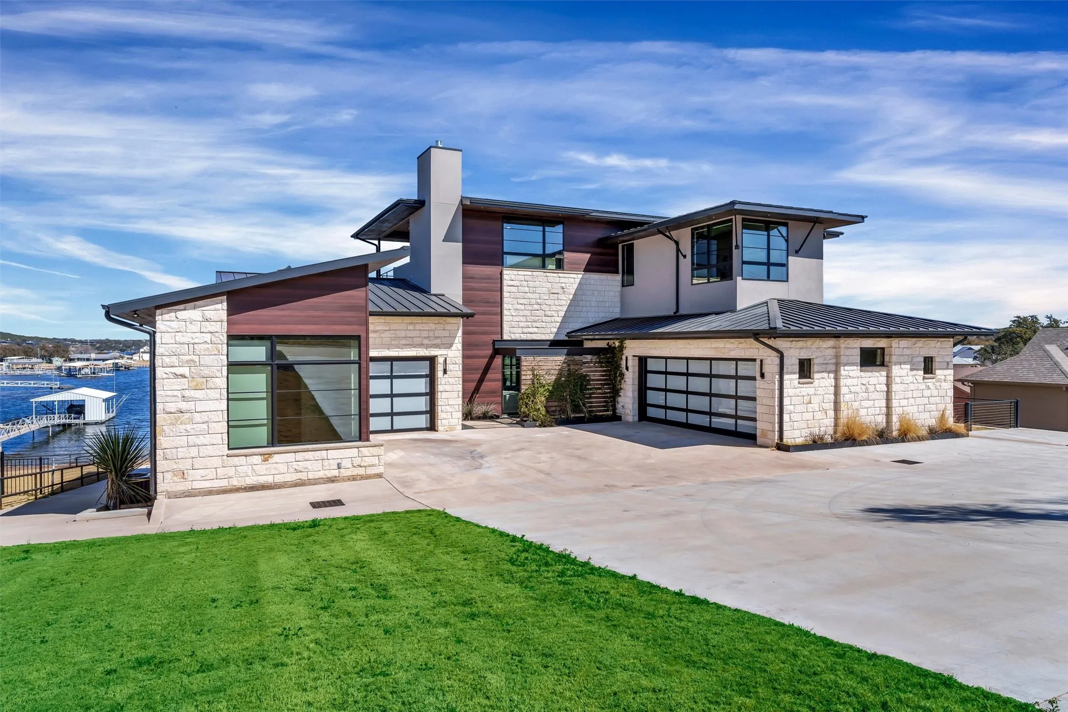 Single Family Residence For Sale in Palo Pinto County , 1009 Cardinal Cove, Graford, Texas 76449, 4 Bedroom, 5 Bathroom, 3 Garage spaces, 4,025 Sqft, built in 2022, Preowned, mls#21203086, Real Estate Agent in Graford, Homes For Sale in Palo Pinto county, Homes For Sale in Graford, Realtor in Graford Texas, Real Estate Brokerage Independent Realty Texas, Luminita Cordes Realtor