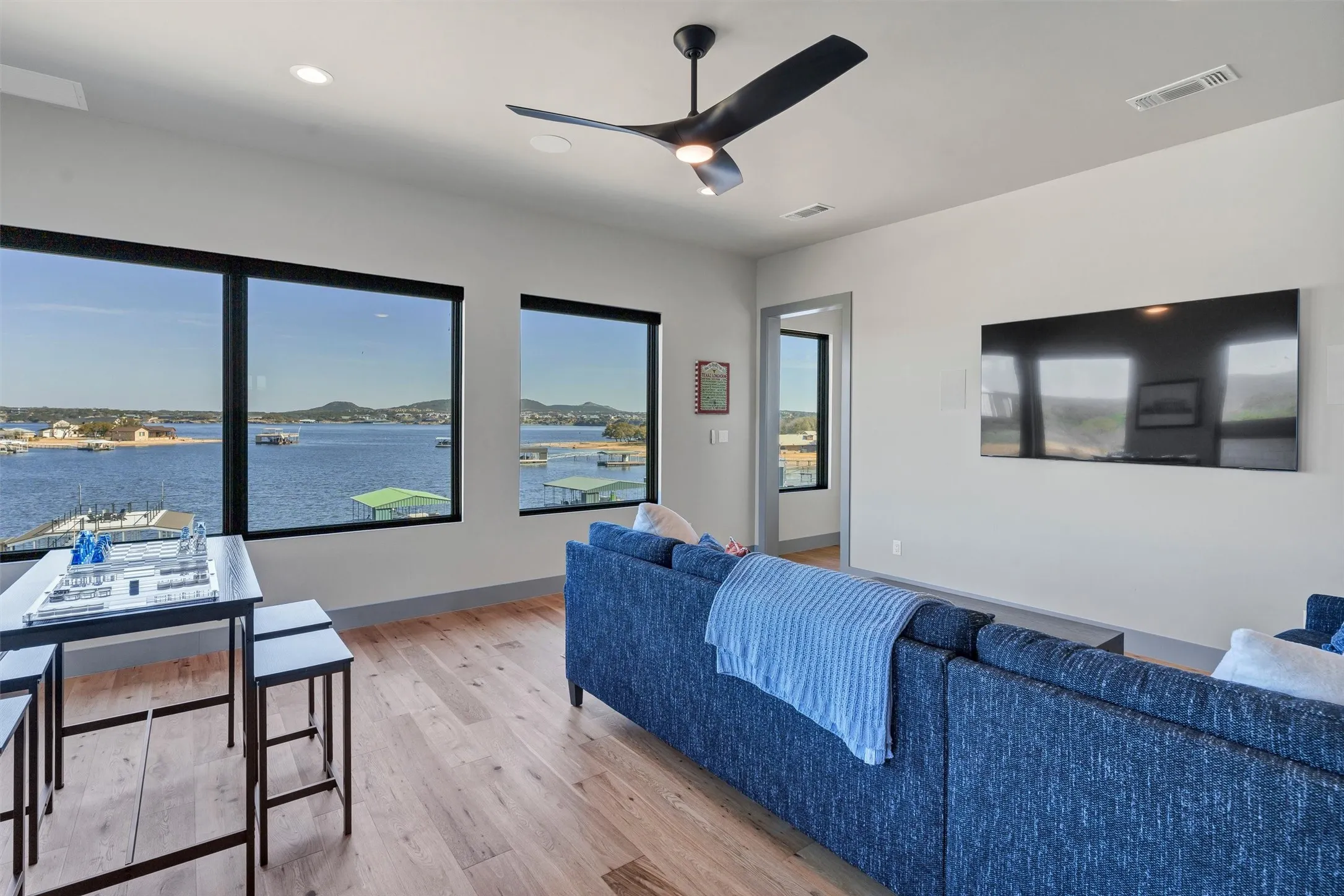 Single Family Residence For Sale in Palo Pinto County , 1009 Cardinal Cove, Graford, Texas 76449, 4 Bedroom, 5 Bathroom, 3 Garage spaces, 4,025 Sqft, built in 2022, Preowned, mls#21203086, Real Estate Agent in Graford, Homes For Sale in Palo Pinto county, Homes For Sale in Graford, Realtor in Graford Texas, Real Estate Brokerage Independent Realty Texas, Luminita Cordes Realtor