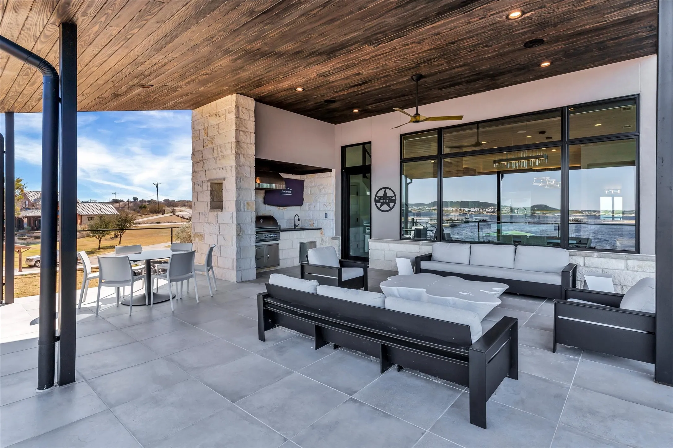 Single Family Residence For Sale in Palo Pinto County , 1009 Cardinal Cove, Graford, Texas 76449, 4 Bedroom, 5 Bathroom, 3 Garage spaces, 4,025 Sqft, built in 2022, Preowned, mls#21203086, Real Estate Agent in Graford, Homes For Sale in Palo Pinto county, Homes For Sale in Graford, Realtor in Graford Texas, Real Estate Brokerage Independent Realty Texas, Luminita Cordes Realtor