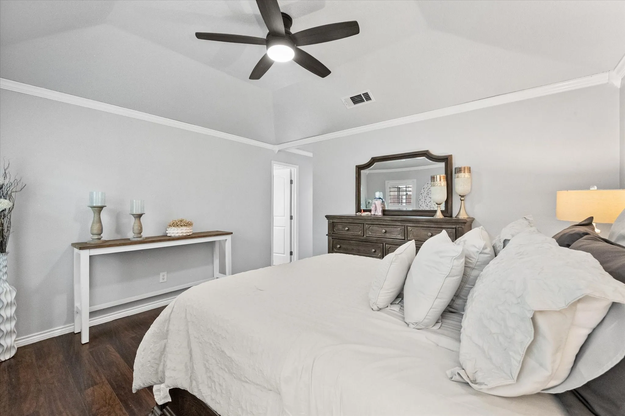 Single Family Residence For Sale in Tarrant County , 3104 Creekwood Lane, Fort Worth, Texas 76123, 3 Bedroom, 2 Bathroom, 2 Garage spaces, 1,437 Sqft, built in 1985, mls#21205829, Real Estate Agent in Fort Worth, Homes For Sale in Tarrant county, Homes For Sale in Fort Worth, Realtor in Fort Worth Texas, Real Estate Brokerage Independent Realty Texas, Luminita Cordes Realtor