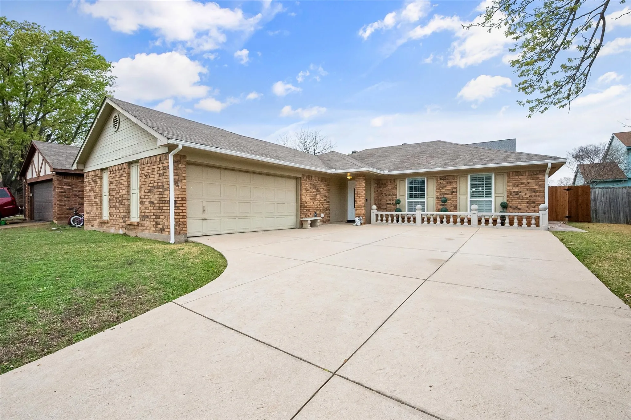Single Family Residence For Sale in Tarrant County , 3104 Creekwood Lane, Fort Worth, Texas 76123, 3 Bedroom, 2 Bathroom, 2 Garage spaces, 1,437 Sqft, built in 1985, mls#21205829, Real Estate Agent in Fort Worth, Homes For Sale in Tarrant county, Homes For Sale in Fort Worth, Realtor in Fort Worth Texas, Real Estate Brokerage Independent Realty Texas, Luminita Cordes Realtor