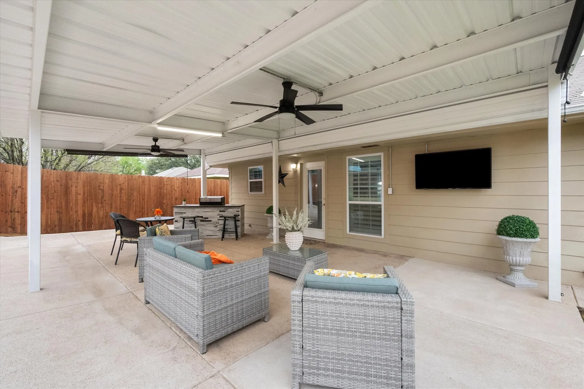 Single Family Residence For Sale in Tarrant County , 3104 Creekwood Lane, Fort Worth, Texas 76123, 3 Bedroom, 2 Bathroom, 2 Garage spaces, 1,437 Sqft, built in 1985, mls#21205829, Real Estate Agent in Fort Worth, Homes For Sale in Tarrant county, Homes For Sale in Fort Worth, Realtor in Fort Worth Texas, Real Estate Brokerage Independent Realty Texas, Luminita Cordes Realtor