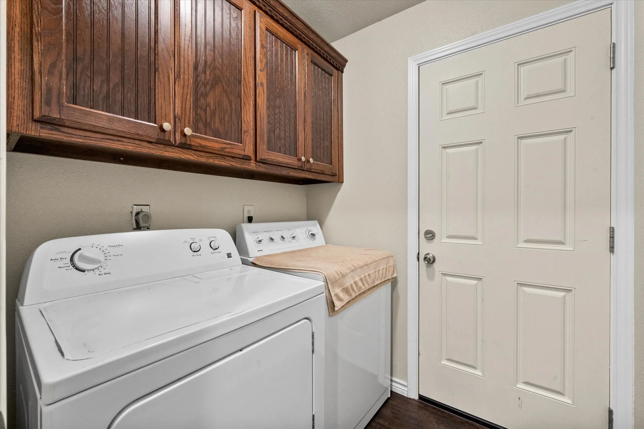 Single Family Residence For Sale in Tarrant County , 3104 Creekwood Lane, Fort Worth, Texas 76123, 3 Bedroom, 2 Bathroom, 2 Garage spaces, 1,437 Sqft, built in 1985, mls#21205829, Real Estate Agent in Fort Worth, Homes For Sale in Tarrant county, Homes For Sale in Fort Worth, Realtor in Fort Worth Texas, Real Estate Brokerage Independent Realty Texas, Luminita Cordes Realtor