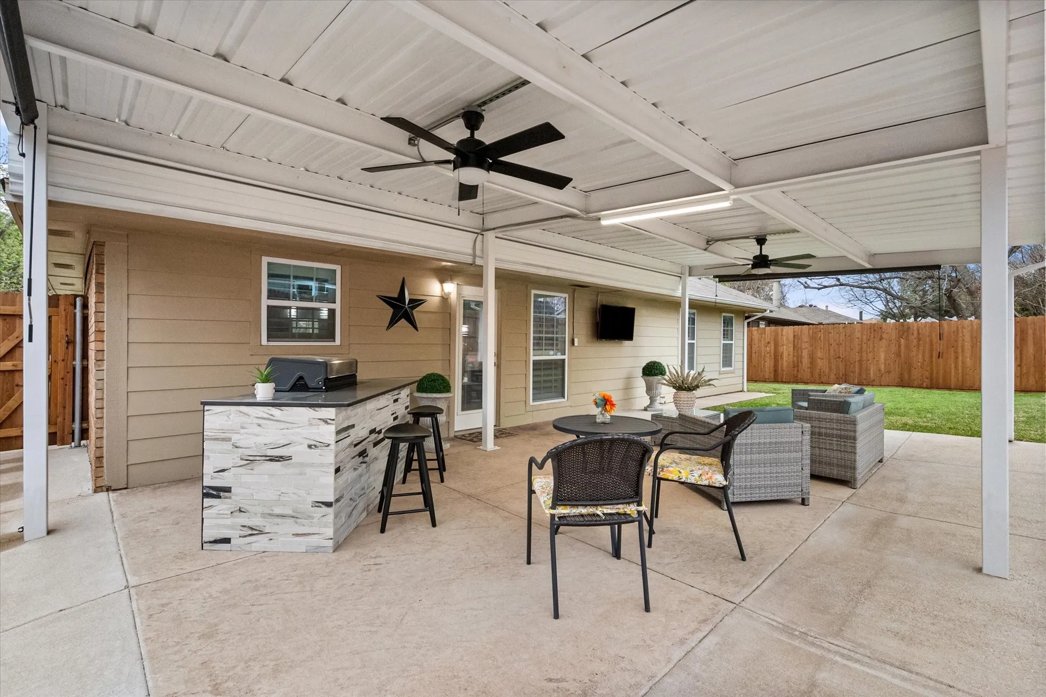 Single Family Residence For Sale in Tarrant County , 3104 Creekwood Lane, Fort Worth, Texas 76123, 3 Bedroom, 2 Bathroom, 2 Garage spaces, 1,437 Sqft, built in 1985, mls#21205829, Real Estate Agent in Fort Worth, Homes For Sale in Tarrant county, Homes For Sale in Fort Worth, Realtor in Fort Worth Texas, Real Estate Brokerage Independent Realty Texas, Luminita Cordes Realtor