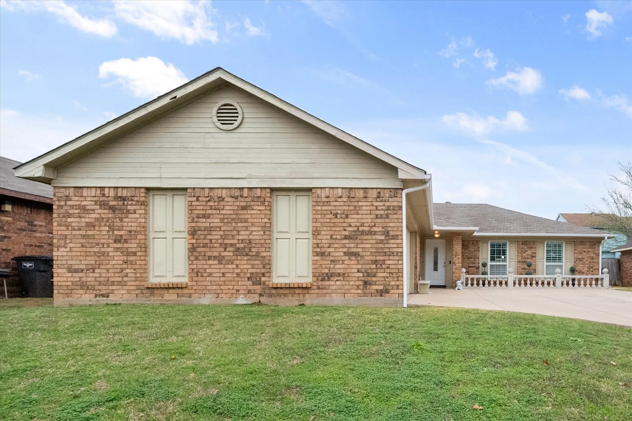 Single Family Residence For Sale in Tarrant County , 3104 Creekwood Lane, Fort Worth, Texas 76123, 3 Bedroom, 2 Bathroom, 2 Garage spaces, 1,437 Sqft, built in 1985, mls#21205829, Real Estate Agent in Fort Worth, Homes For Sale in Tarrant county, Homes For Sale in Fort Worth, Realtor in Fort Worth Texas, Real Estate Brokerage Independent Realty Texas, Luminita Cordes Realtor