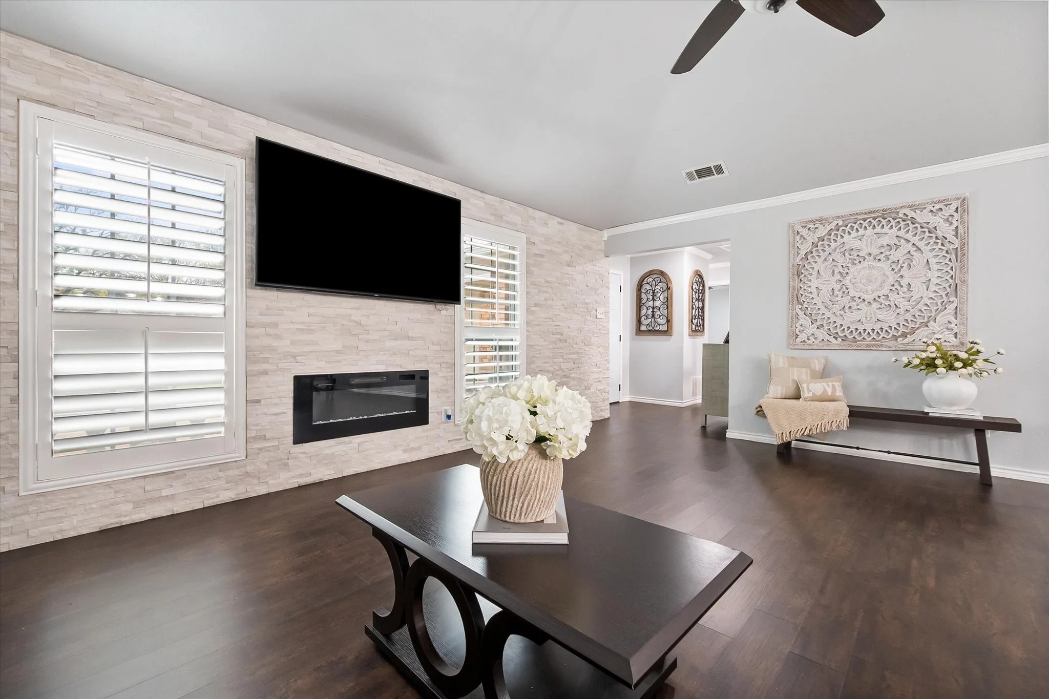 Single Family Residence For Sale in Tarrant County , 3104 Creekwood Lane, Fort Worth, Texas 76123, 3 Bedroom, 2 Bathroom, 2 Garage spaces, 1,437 Sqft, built in 1985, mls#21205829, Real Estate Agent in Fort Worth, Homes For Sale in Tarrant county, Homes For Sale in Fort Worth, Realtor in Fort Worth Texas, Real Estate Brokerage Independent Realty Texas, Luminita Cordes Realtor