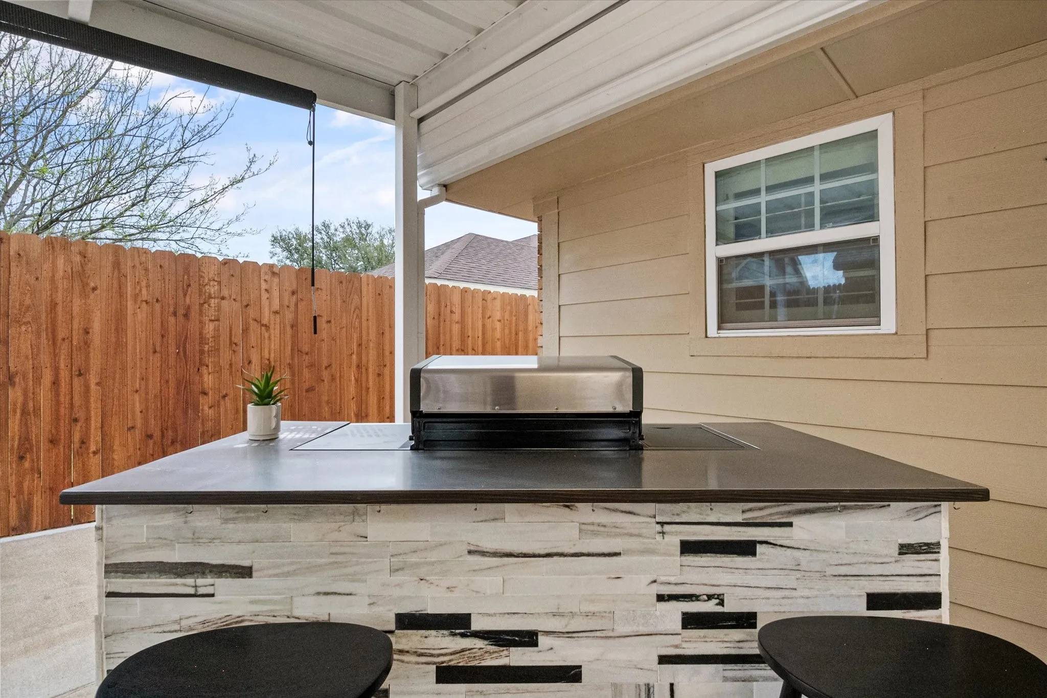 Single Family Residence For Sale in Tarrant County , 3104 Creekwood Lane, Fort Worth, Texas 76123, 3 Bedroom, 2 Bathroom, 2 Garage spaces, 1,437 Sqft, built in 1985, mls#21205829, Real Estate Agent in Fort Worth, Homes For Sale in Tarrant county, Homes For Sale in Fort Worth, Realtor in Fort Worth Texas, Real Estate Brokerage Independent Realty Texas, Luminita Cordes Realtor