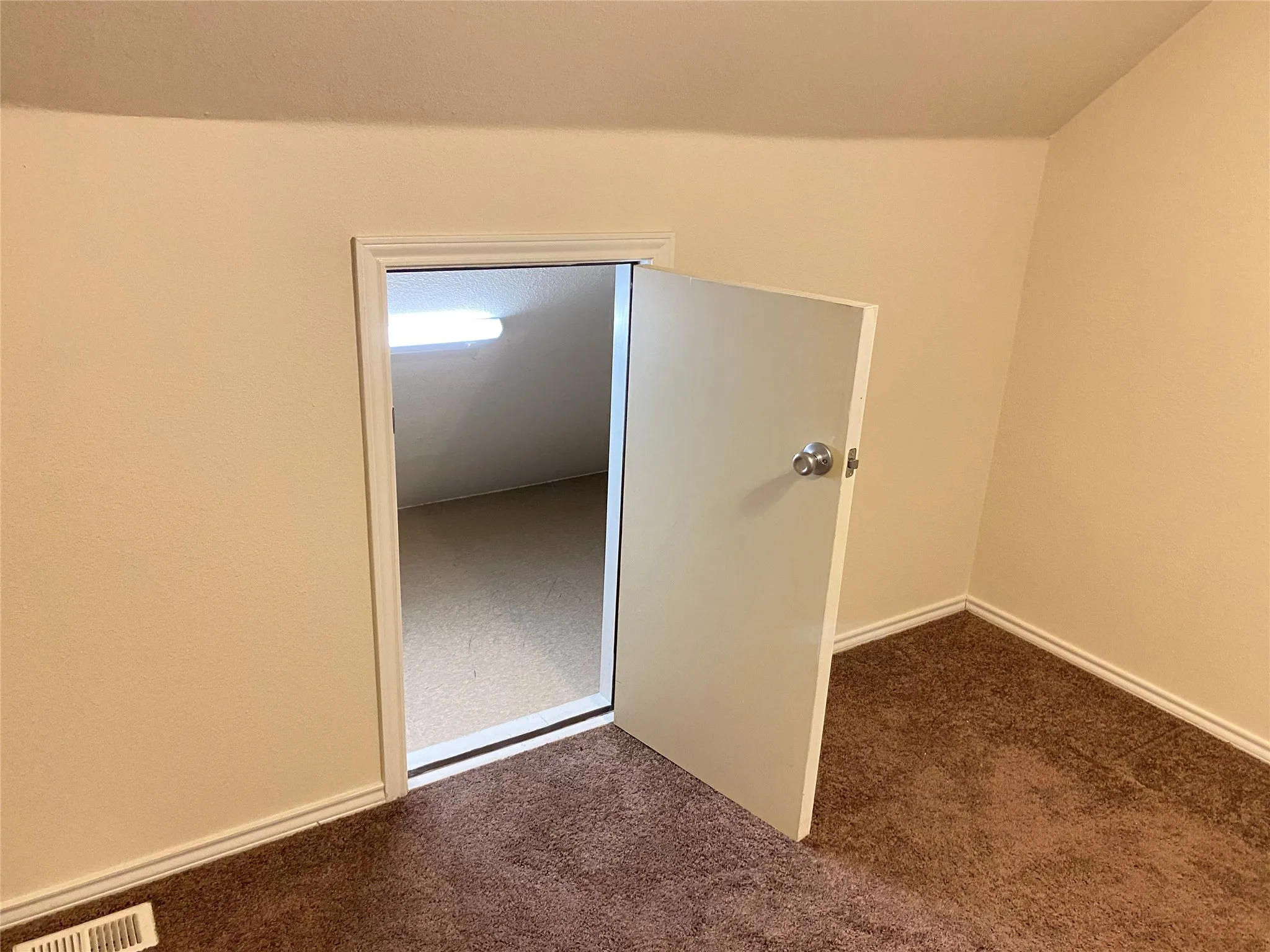 Condominium For Sale in Dallas County , 9831 Walnut Street P208, Dallas, Texas 75243, 2 Bedrooms, 1 Bathroom, Garage spaces, 931 Sqft, built in 1983, Price $75,000, mls#21205849, Real Estate Agent in Dallas, Homes For Sale in Dallas county, Homes For Sale in Dallas, Realtor in Dallas Texas, Real Estate Brokerage Independent Realty Texas, Luminita Cordes Realtor