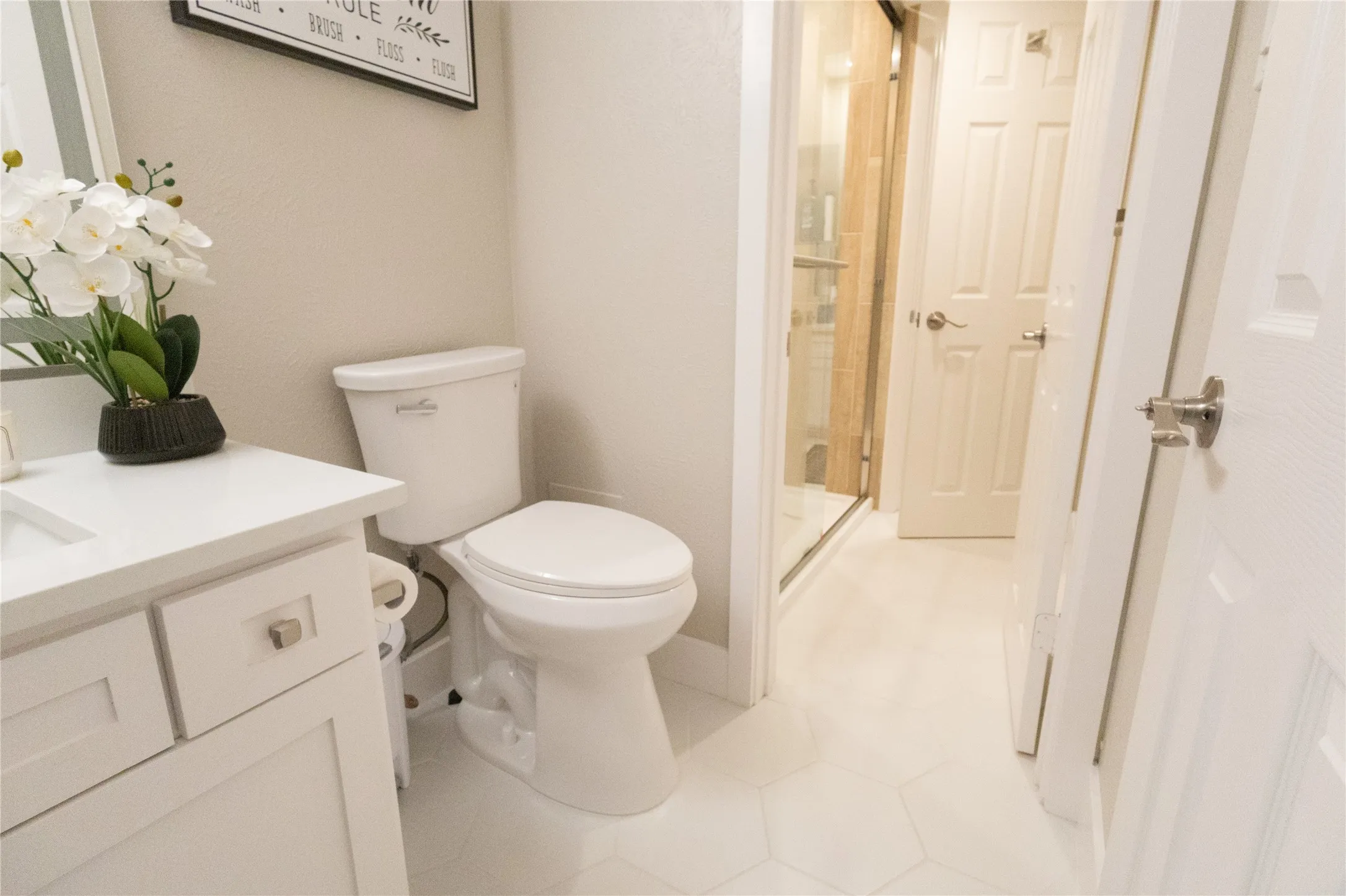 Condominium For Sale in Dallas County , 11460 Audelia Road 276, Dallas, Texas 75243, 2 Bedroom, 2 Bathroom, Garage spaces, 985 Sqft, built in 1980, mls#21205883, Real Estate Agent in Dallas, Homes For Sale in Dallas county, Homes For Sale in Dallas, Realtor in Dallas Texas, Real Estate Brokerage Independent Realty Texas, Luminita Cordes Realtor