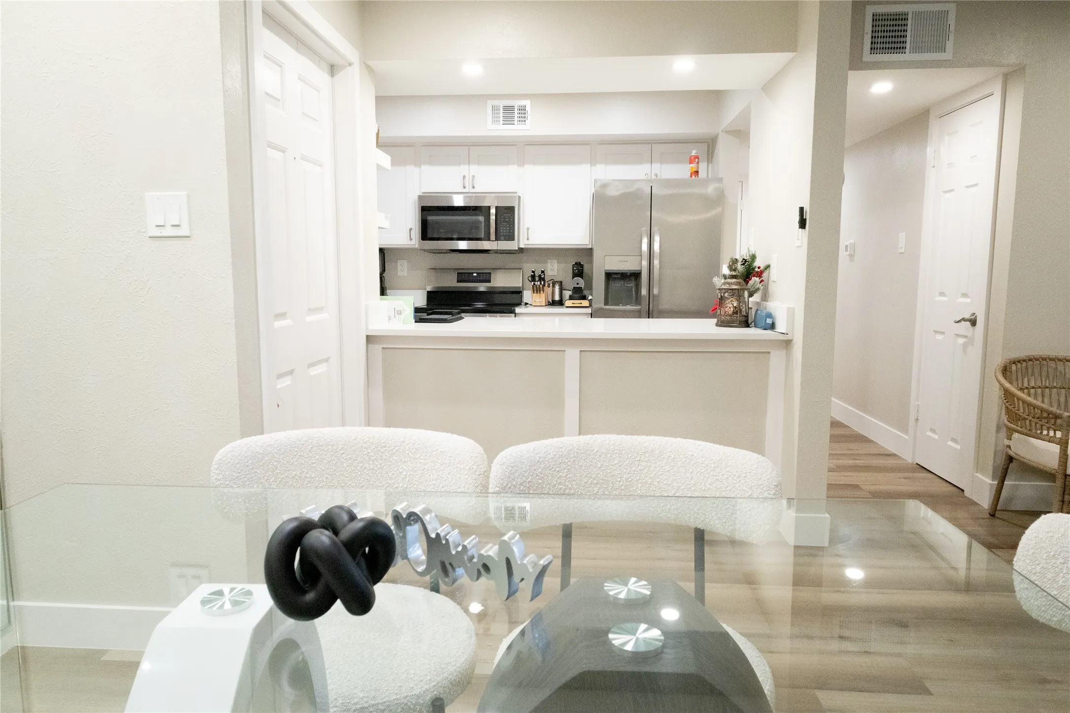 Condominium For Sale in Dallas County , 11460 Audelia Road 276, Dallas, Texas 75243, 2 Bedroom, 2 Bathroom, Garage spaces, 985 Sqft, built in 1980, mls#21205883, Real Estate Agent in Dallas, Homes For Sale in Dallas county, Homes For Sale in Dallas, Realtor in Dallas Texas, Real Estate Brokerage Independent Realty Texas, Luminita Cordes Realtor