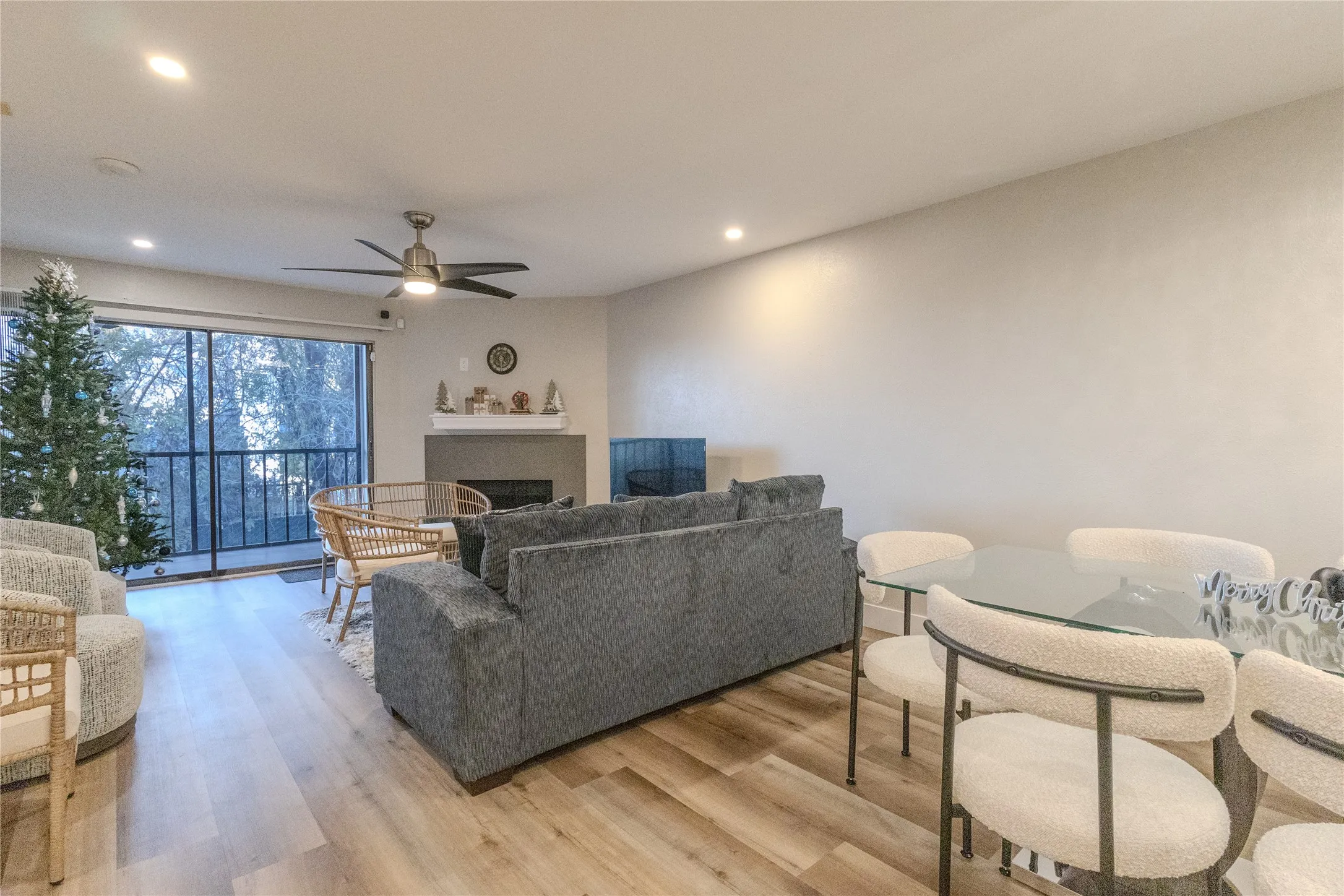 Condominium For Sale in Dallas County , 11460 Audelia Road 276, Dallas, Texas 75243, 2 Bedroom, 2 Bathroom, Garage spaces, 985 Sqft, built in 1980, mls#21205883, Real Estate Agent in Dallas, Homes For Sale in Dallas county, Homes For Sale in Dallas, Realtor in Dallas Texas, Real Estate Brokerage Independent Realty Texas, Luminita Cordes Realtor