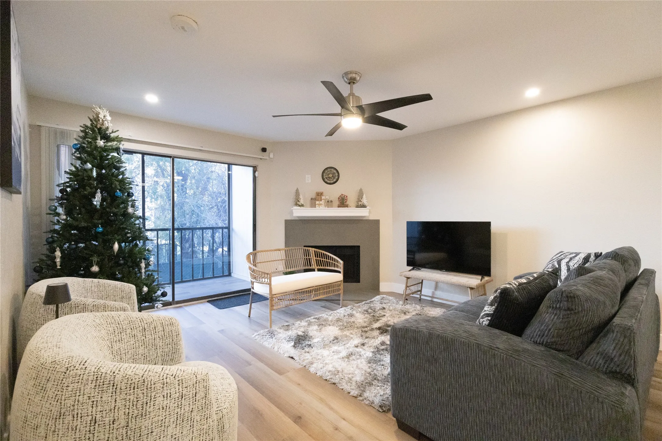 Condominium For Sale in Dallas County , 11460 Audelia Road 276, Dallas, Texas 75243, 2 Bedroom, 2 Bathroom, Garage spaces, 985 Sqft, built in 1980, mls#21205883, Real Estate Agent in Dallas, Homes For Sale in Dallas county, Homes For Sale in Dallas, Realtor in Dallas Texas, Real Estate Brokerage Independent Realty Texas, Luminita Cordes Realtor