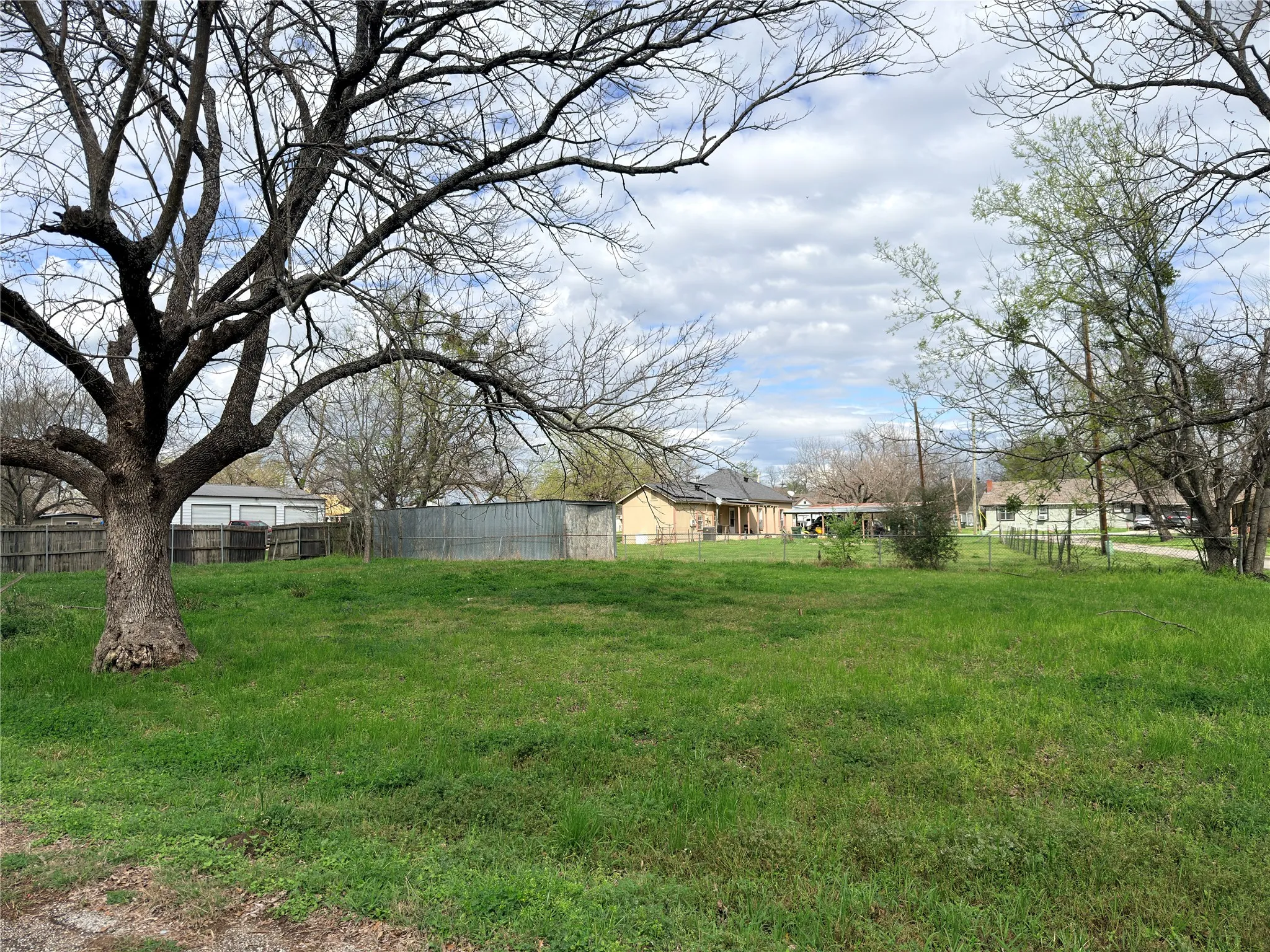 Unimproved Land For Sale in Navarro County , 604 SW 2nd Street, Kerens, Texas 75144, 0, 0, Garage spaces, 0 Sqft, built in 0, mls#21205792, Real Estate Agent in Kerens, Homes For Sale in Navarro county, Homes For Sale in Kerens, Realtor in Kerens Texas, Real Estate Brokerage Independent Realty Texas, Luminita Cordes Realtor