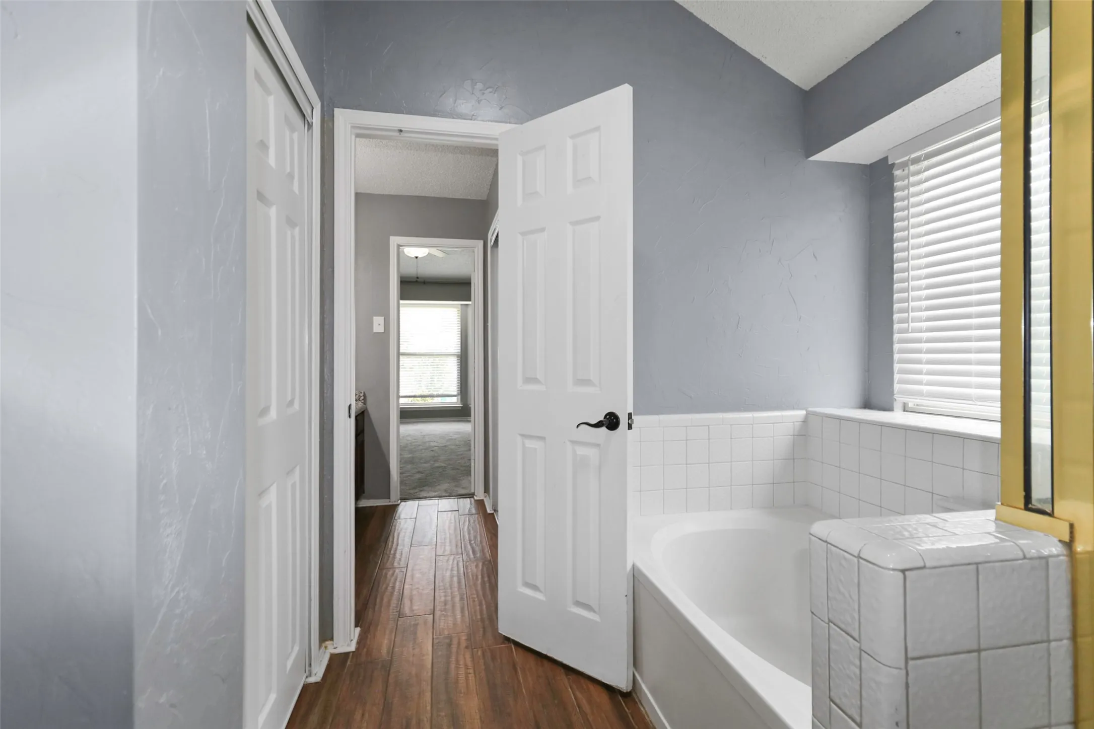Single Family Residence For Sale in Dallas County , 920 Micarta Drive, Mesquite, Texas 75181, 3 Bedroom, 2 Bathroom, 2 Garage spaces, 1,649 Sqft, built in 1987, Preowned, mls#21205922, Real Estate Agent in Mesquite, Homes For Sale in Dallas county, Homes For Sale in Mesquite, Realtor in Mesquite Texas, Real Estate Brokerage Independent Realty Texas, Luminita Cordes Realtor