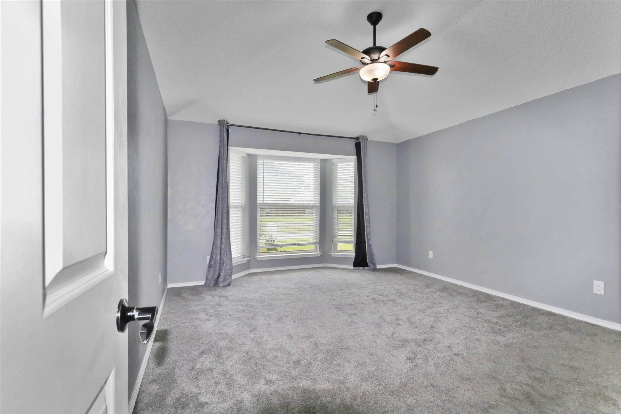 Single Family Residence For Sale in Dallas County , 920 Micarta Drive, Mesquite, Texas 75181, 3 Bedroom, 2 Bathroom, 2 Garage spaces, 1,649 Sqft, built in 1987, Preowned, mls#21205922, Real Estate Agent in Mesquite, Homes For Sale in Dallas county, Homes For Sale in Mesquite, Realtor in Mesquite Texas, Real Estate Brokerage Independent Realty Texas, Luminita Cordes Realtor