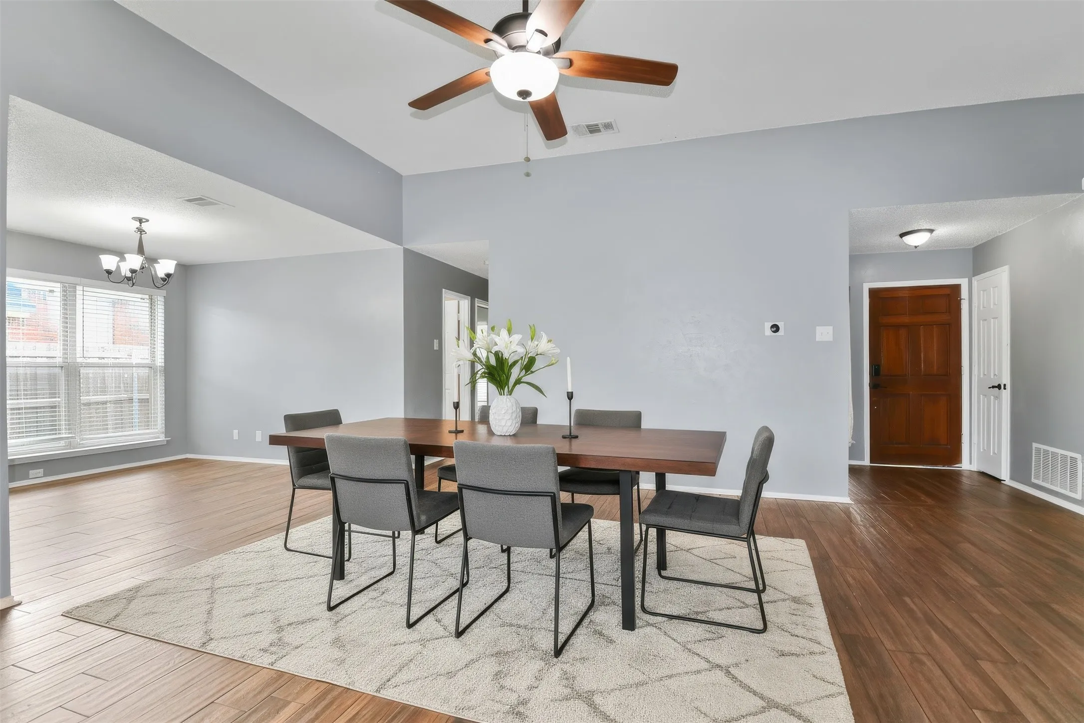 Single Family Residence For Sale in Dallas County , 920 Micarta Drive, Mesquite, Texas 75181, 3 Bedroom, 2 Bathroom, 2 Garage spaces, 1,649 Sqft, built in 1987, Preowned, mls#21205922, Real Estate Agent in Mesquite, Homes For Sale in Dallas county, Homes For Sale in Mesquite, Realtor in Mesquite Texas, Real Estate Brokerage Independent Realty Texas, Luminita Cordes Realtor