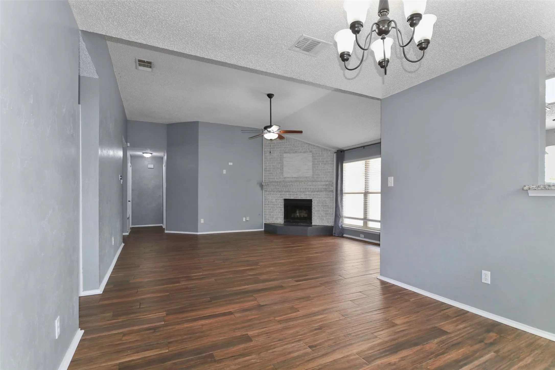 Single Family Residence For Sale in Dallas County , 920 Micarta Drive, Mesquite, Texas 75181, 3 Bedroom, 2 Bathroom, 2 Garage spaces, 1,649 Sqft, built in 1987, Preowned, mls#21205922, Real Estate Agent in Mesquite, Homes For Sale in Dallas county, Homes For Sale in Mesquite, Realtor in Mesquite Texas, Real Estate Brokerage Independent Realty Texas, Luminita Cordes Realtor