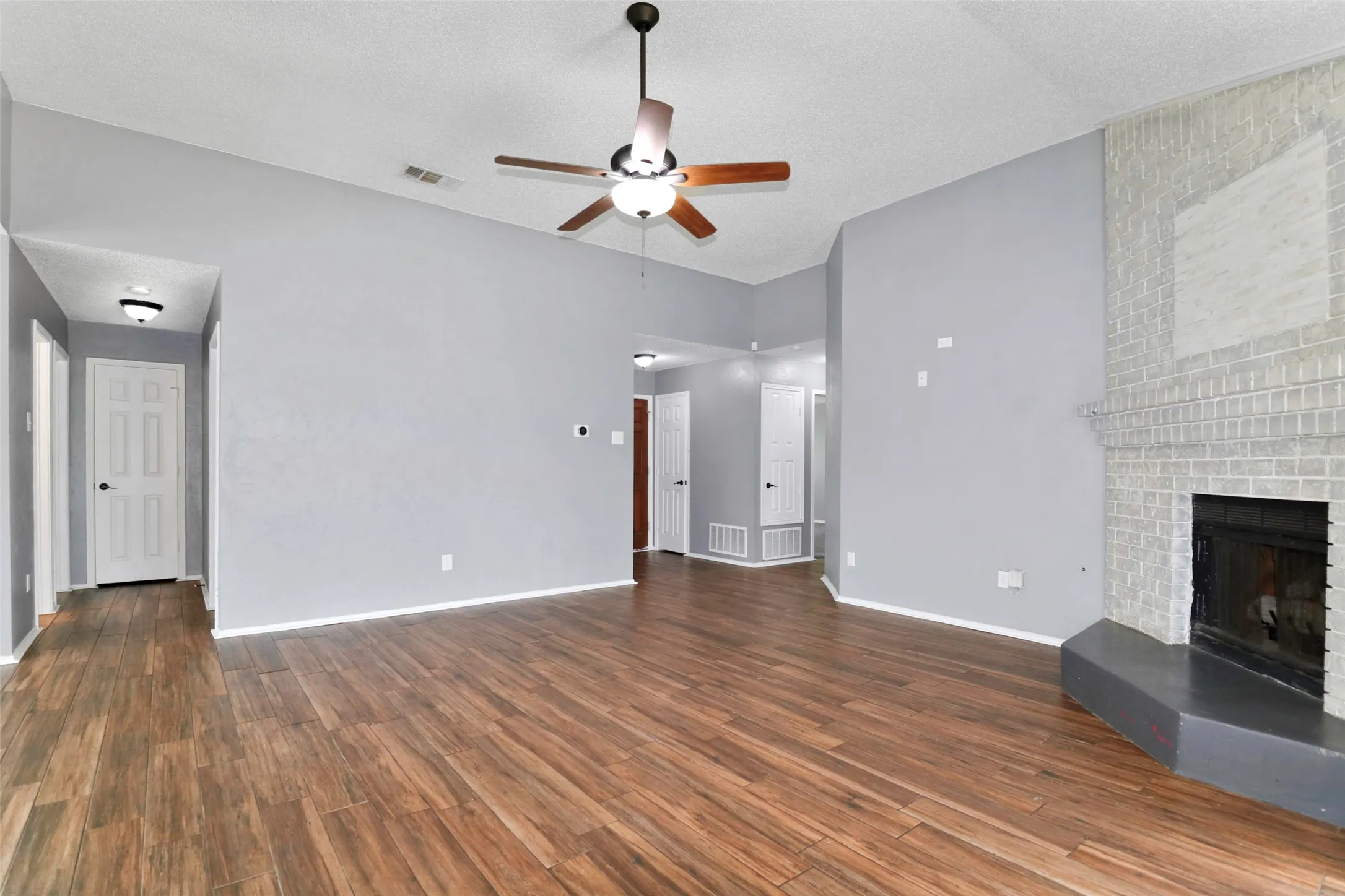 Single Family Residence For Sale in Dallas County , 920 Micarta Drive, Mesquite, Texas 75181, 3 Bedroom, 2 Bathroom, 2 Garage spaces, 1,649 Sqft, built in 1987, Preowned, mls#21205922, Real Estate Agent in Mesquite, Homes For Sale in Dallas county, Homes For Sale in Mesquite, Realtor in Mesquite Texas, Real Estate Brokerage Independent Realty Texas, Luminita Cordes Realtor