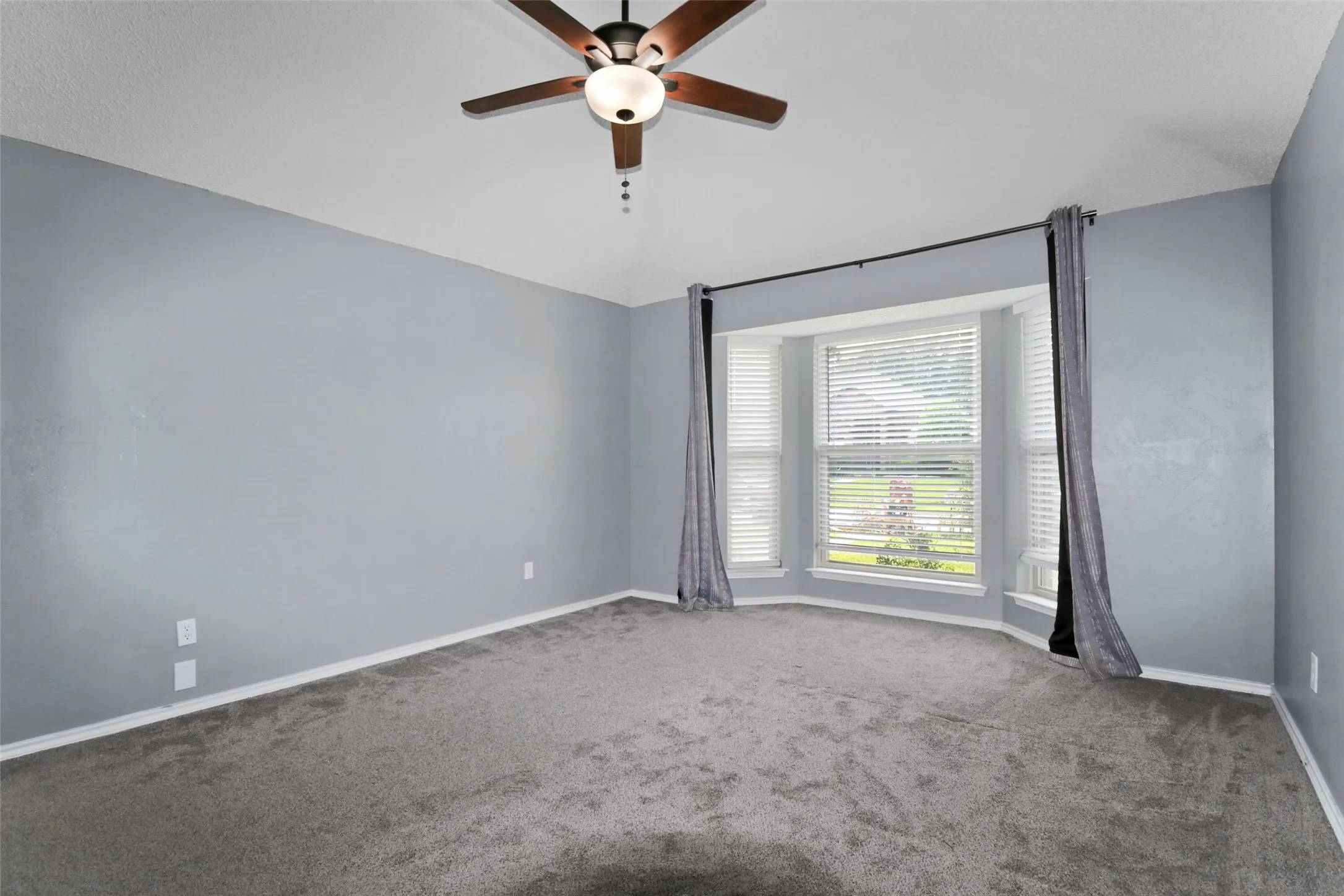 Single Family Residence For Sale in Dallas County , 920 Micarta Drive, Mesquite, Texas 75181, 3 Bedroom, 2 Bathroom, 2 Garage spaces, 1,649 Sqft, built in 1987, Preowned, mls#21205922, Real Estate Agent in Mesquite, Homes For Sale in Dallas county, Homes For Sale in Mesquite, Realtor in Mesquite Texas, Real Estate Brokerage Independent Realty Texas, Luminita Cordes Realtor