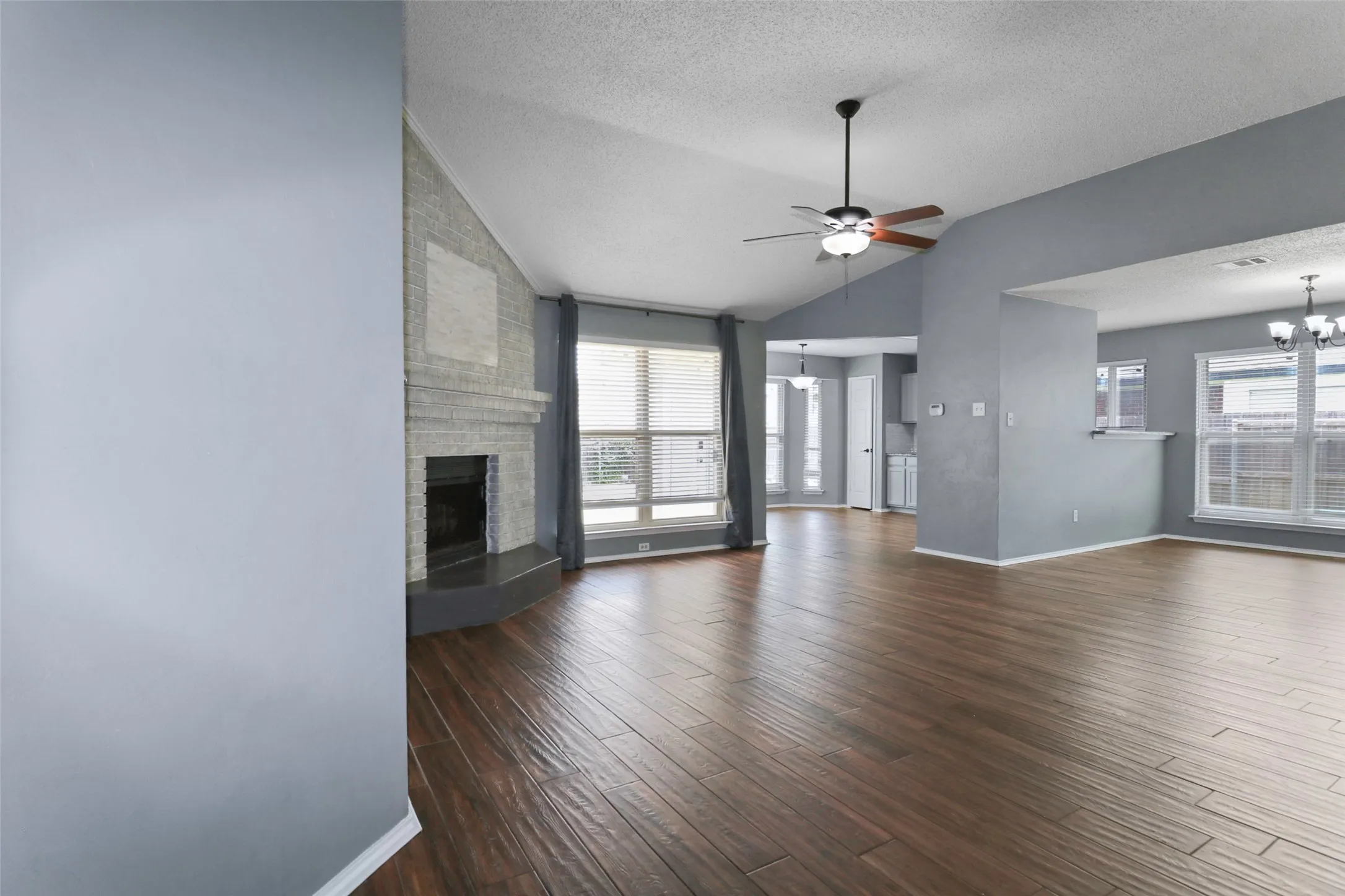 Single Family Residence For Sale in Dallas County , 920 Micarta Drive, Mesquite, Texas 75181, 3 Bedroom, 2 Bathroom, 2 Garage spaces, 1,649 Sqft, built in 1987, Preowned, mls#21205922, Real Estate Agent in Mesquite, Homes For Sale in Dallas county, Homes For Sale in Mesquite, Realtor in Mesquite Texas, Real Estate Brokerage Independent Realty Texas, Luminita Cordes Realtor
