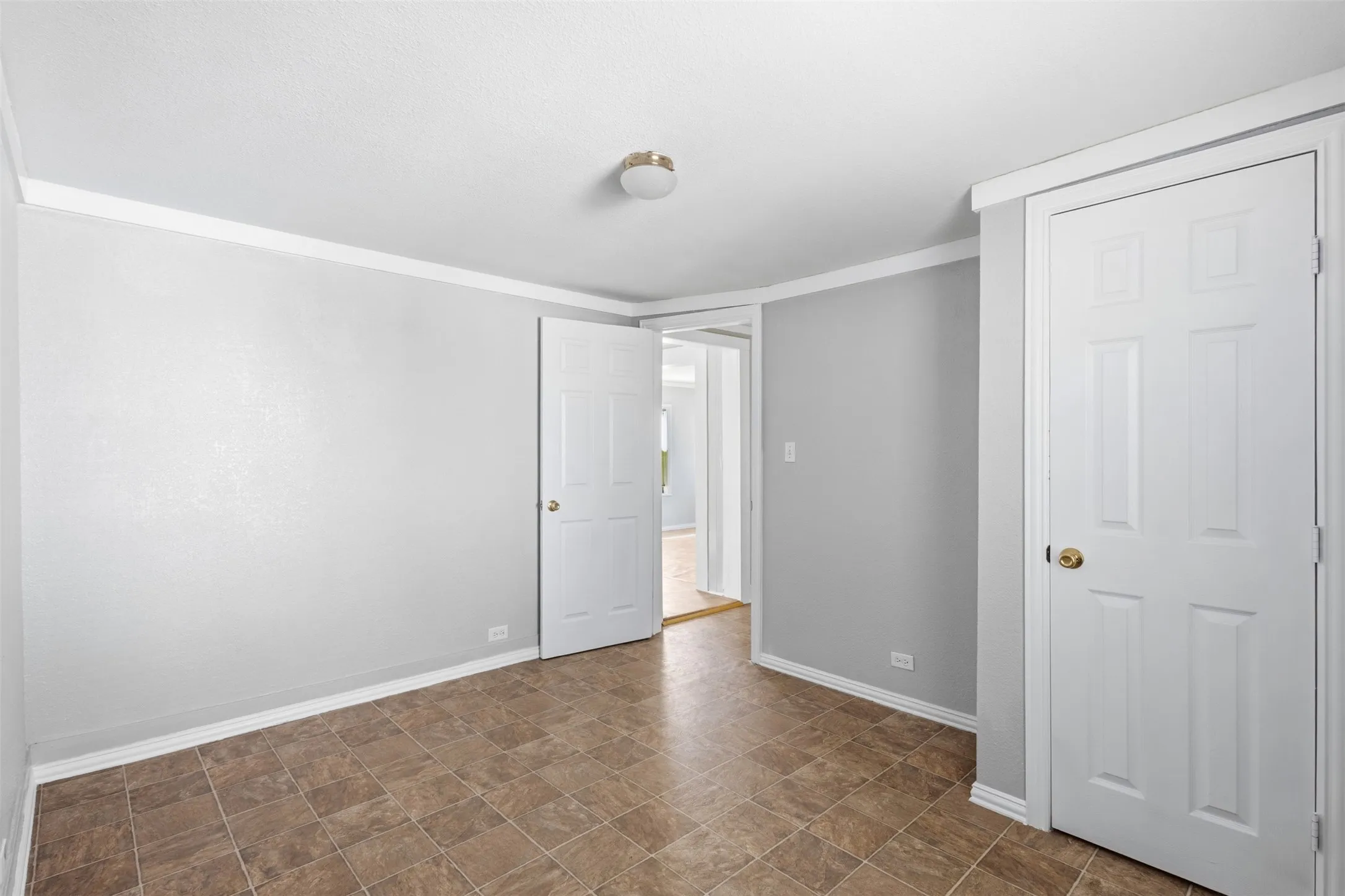Single Family Residence For Sale in Navarro County , 1017 South 15th, Corsicana, Texas 75110, 2 Bedroom, 1 Bathroom, Garage spaces, 776 Sqft, built in 1950, Preowned, mls#21202178, Real Estate Agent in Corsicana, Homes For Sale in Navarro county, Homes For Sale in Corsicana, Realtor in Corsicana Texas, Real Estate Brokerage Independent Realty Texas, Luminita Cordes Realtor