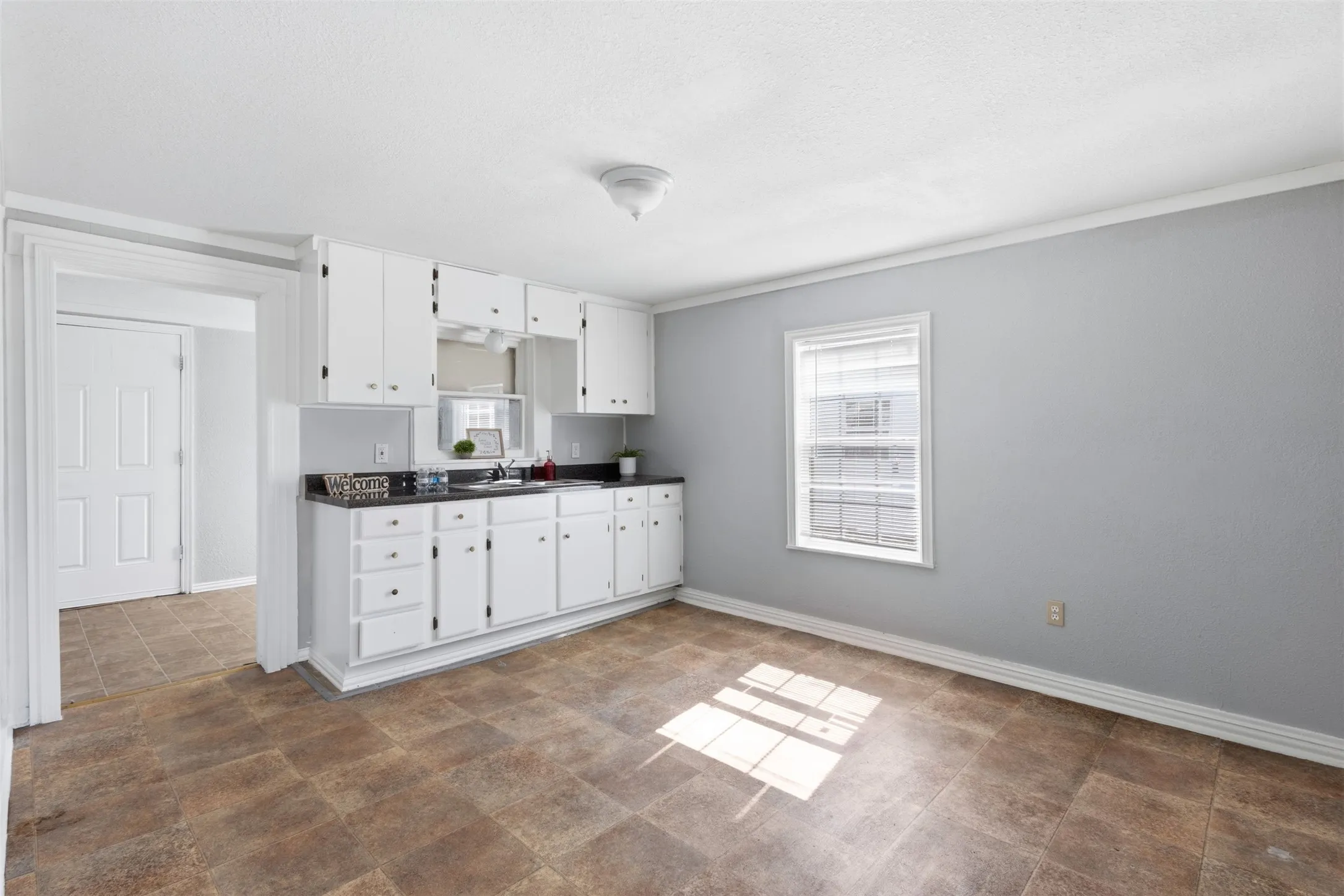 Single Family Residence For Sale in Navarro County , 1017 South 15th, Corsicana, Texas 75110, 2 Bedroom, 1 Bathroom, Garage spaces, 776 Sqft, built in 1950, Preowned, mls#21202178, Real Estate Agent in Corsicana, Homes For Sale in Navarro county, Homes For Sale in Corsicana, Realtor in Corsicana Texas, Real Estate Brokerage Independent Realty Texas, Luminita Cordes Realtor