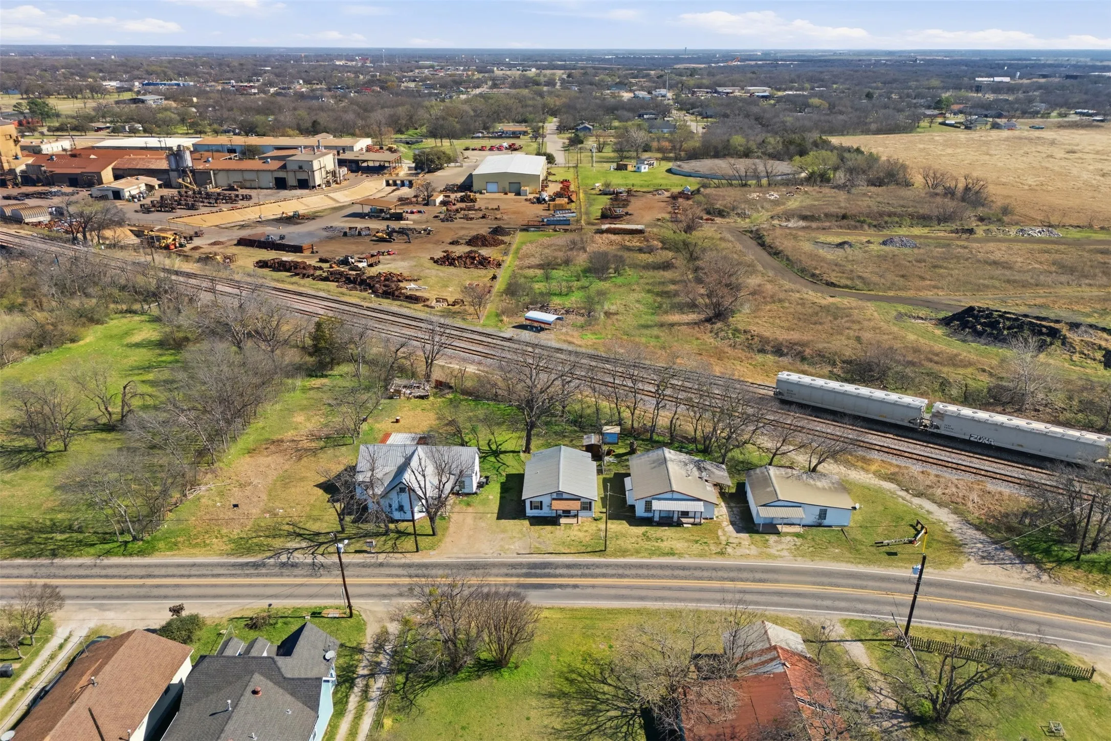 Single Family Residence For Sale in Navarro County , 1017 South 15th, Corsicana, Texas 75110, 2 Bedroom, 1 Bathroom, Garage spaces, 776 Sqft, built in 1950, Preowned, mls#21202178, Real Estate Agent in Corsicana, Homes For Sale in Navarro county, Homes For Sale in Corsicana, Realtor in Corsicana Texas, Real Estate Brokerage Independent Realty Texas, Luminita Cordes Realtor
