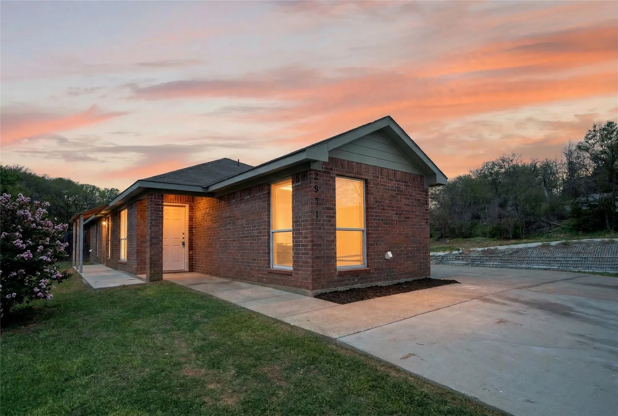 Duplex For Sale in Tarrant County , 2971 Loving Avenue, Fort Worth, Texas 76106, 5 Bedrooms, 3 Bathrooms, Garage spaces, 0 Sqft, built in 2004, Preowned, Price $375,000, mls#21206096, Real Estate Agent in Fort Worth, Homes For Sale in Tarrant county, Homes For Sale in Fort Worth, Realtor in Fort Worth Texas, Real Estate Brokerage Independent Realty Texas, Luminita Cordes Realtor