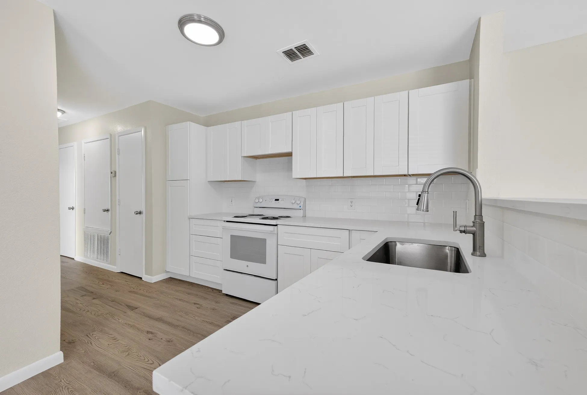 Duplex For Sale in Tarrant County , 2971 Loving Avenue, Fort Worth, Texas 76106, 5 Bedrooms, 3 Bathrooms, Garage spaces, 0 Sqft, built in 2004, Preowned, Price $375,000, mls#21206096, Real Estate Agent in Fort Worth, Homes For Sale in Tarrant county, Homes For Sale in Fort Worth, Realtor in Fort Worth Texas, Real Estate Brokerage Independent Realty Texas, Luminita Cordes Realtor