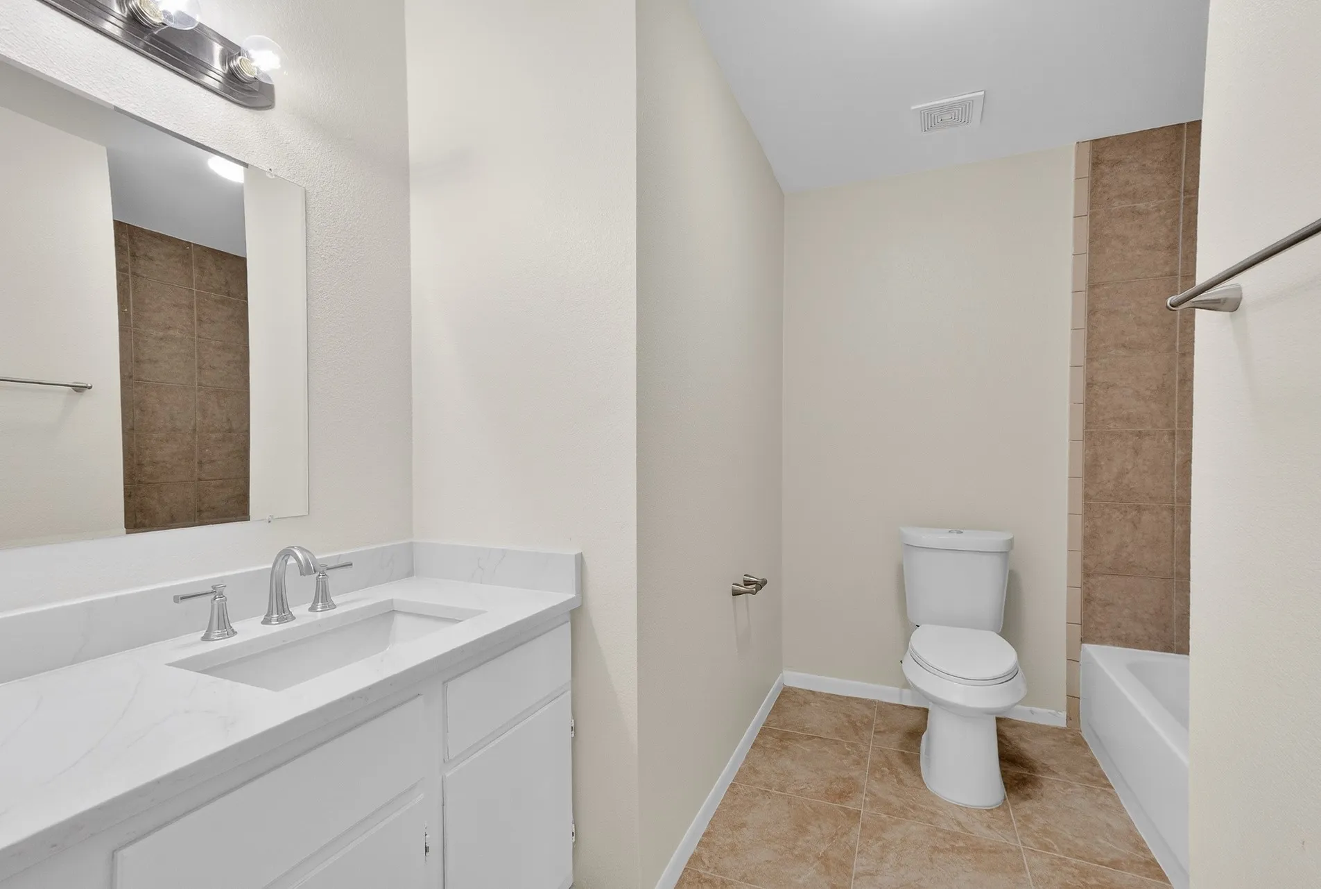 Duplex For Sale in Tarrant County , 2971 Loving Avenue, Fort Worth, Texas 76106, 5 Bedrooms, 3 Bathrooms, Garage spaces, 0 Sqft, built in 2004, Preowned, Price $375,000, mls#21206096, Real Estate Agent in Fort Worth, Homes For Sale in Tarrant county, Homes For Sale in Fort Worth, Realtor in Fort Worth Texas, Real Estate Brokerage Independent Realty Texas, Luminita Cordes Realtor