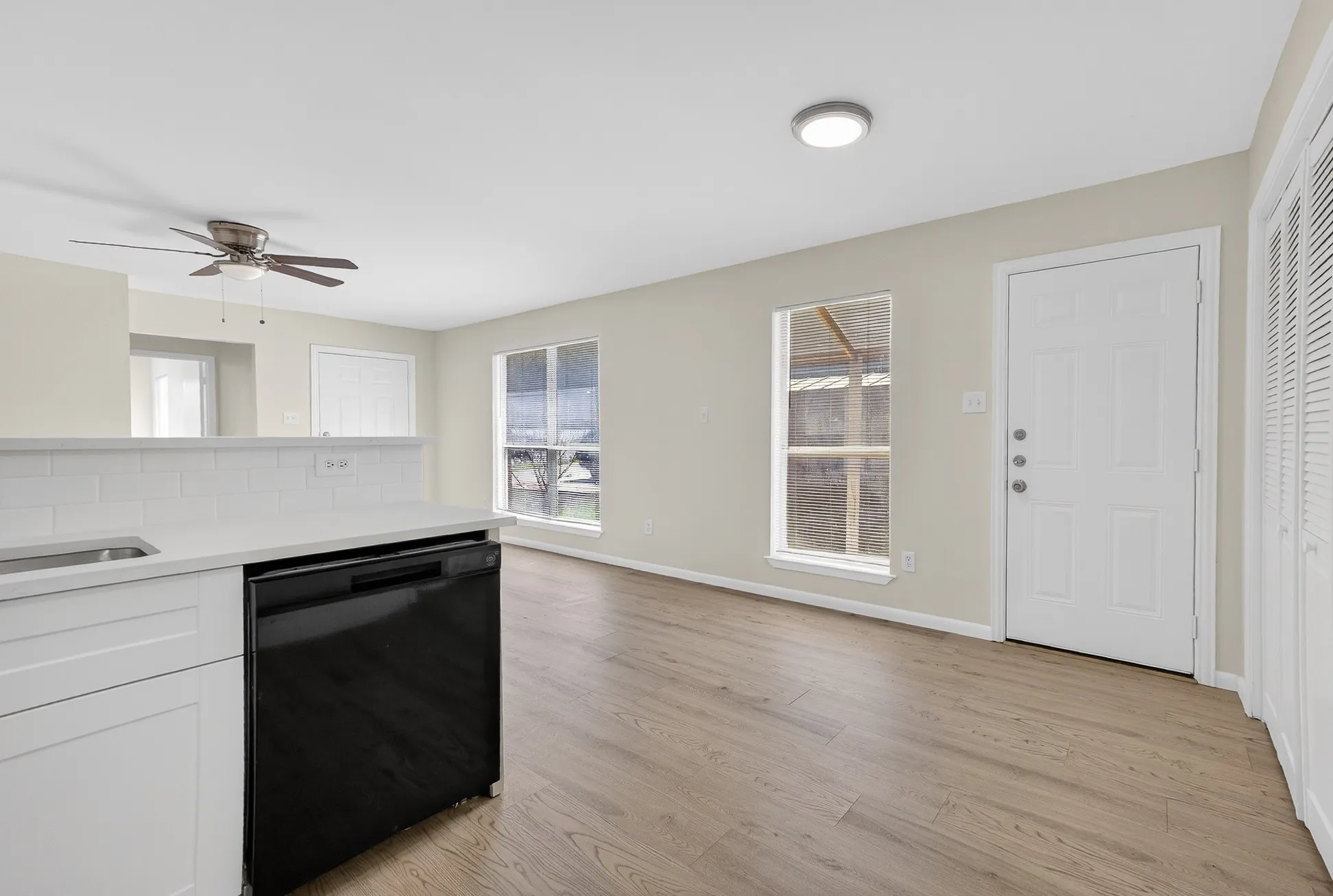 Duplex For Sale in Tarrant County , 2971 Loving Avenue, Fort Worth, Texas 76106, 5 Bedrooms, 3 Bathrooms, Garage spaces, 0 Sqft, built in 2004, Preowned, Price $375,000, mls#21206096, Real Estate Agent in Fort Worth, Homes For Sale in Tarrant county, Homes For Sale in Fort Worth, Realtor in Fort Worth Texas, Real Estate Brokerage Independent Realty Texas, Luminita Cordes Realtor