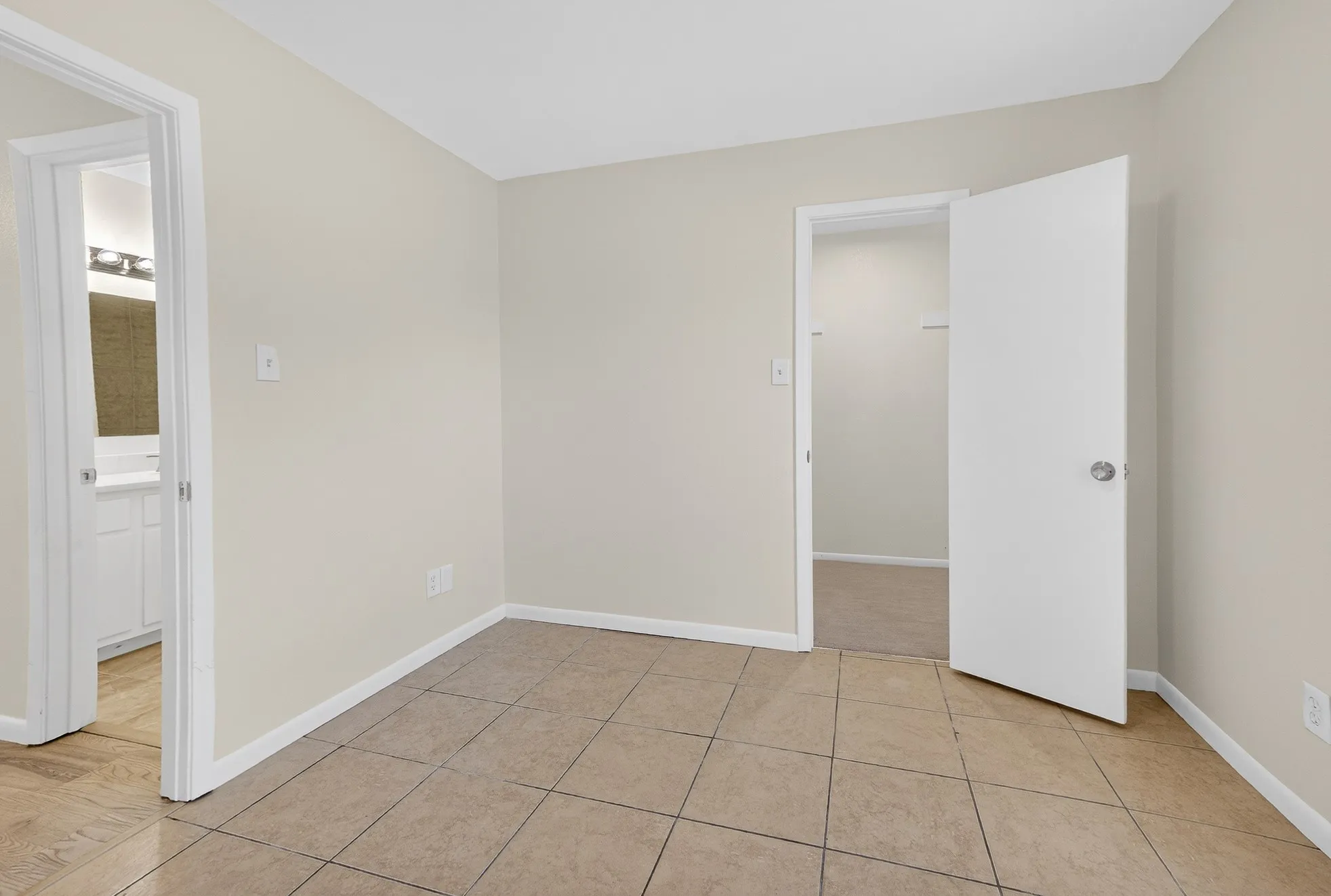 Duplex For Sale in Tarrant County , 2971 Loving Avenue, Fort Worth, Texas 76106, 5 Bedrooms, 3 Bathrooms, Garage spaces, 0 Sqft, built in 2004, Preowned, Price $375,000, mls#21206096, Real Estate Agent in Fort Worth, Homes For Sale in Tarrant county, Homes For Sale in Fort Worth, Realtor in Fort Worth Texas, Real Estate Brokerage Independent Realty Texas, Luminita Cordes Realtor